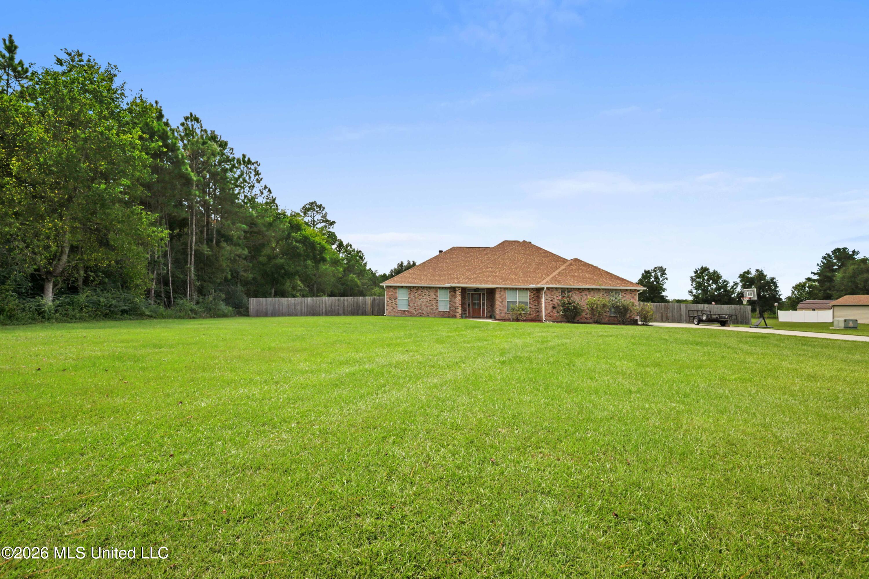 12231 E Pointe Drive Property Photo 3