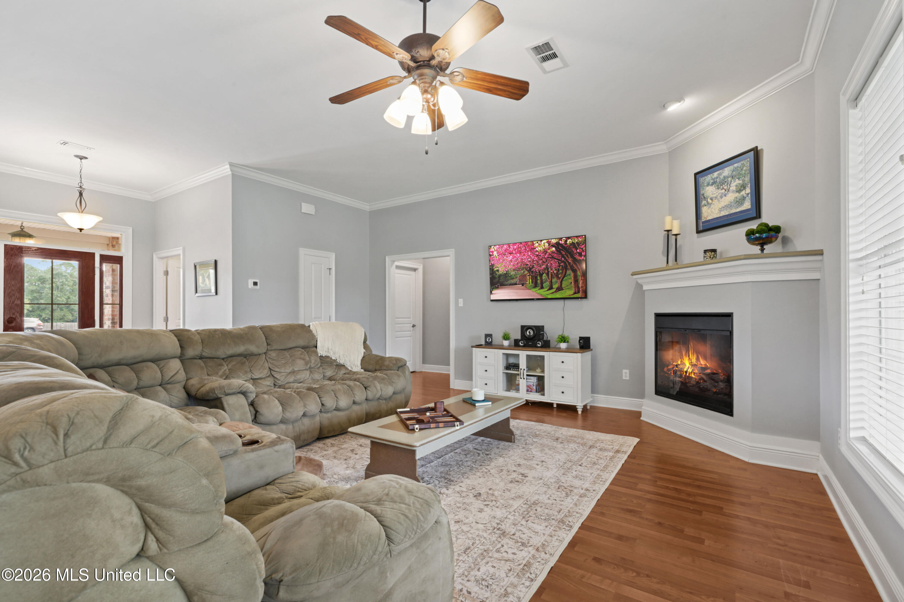 12231 E Pointe Drive Property Photo 5
