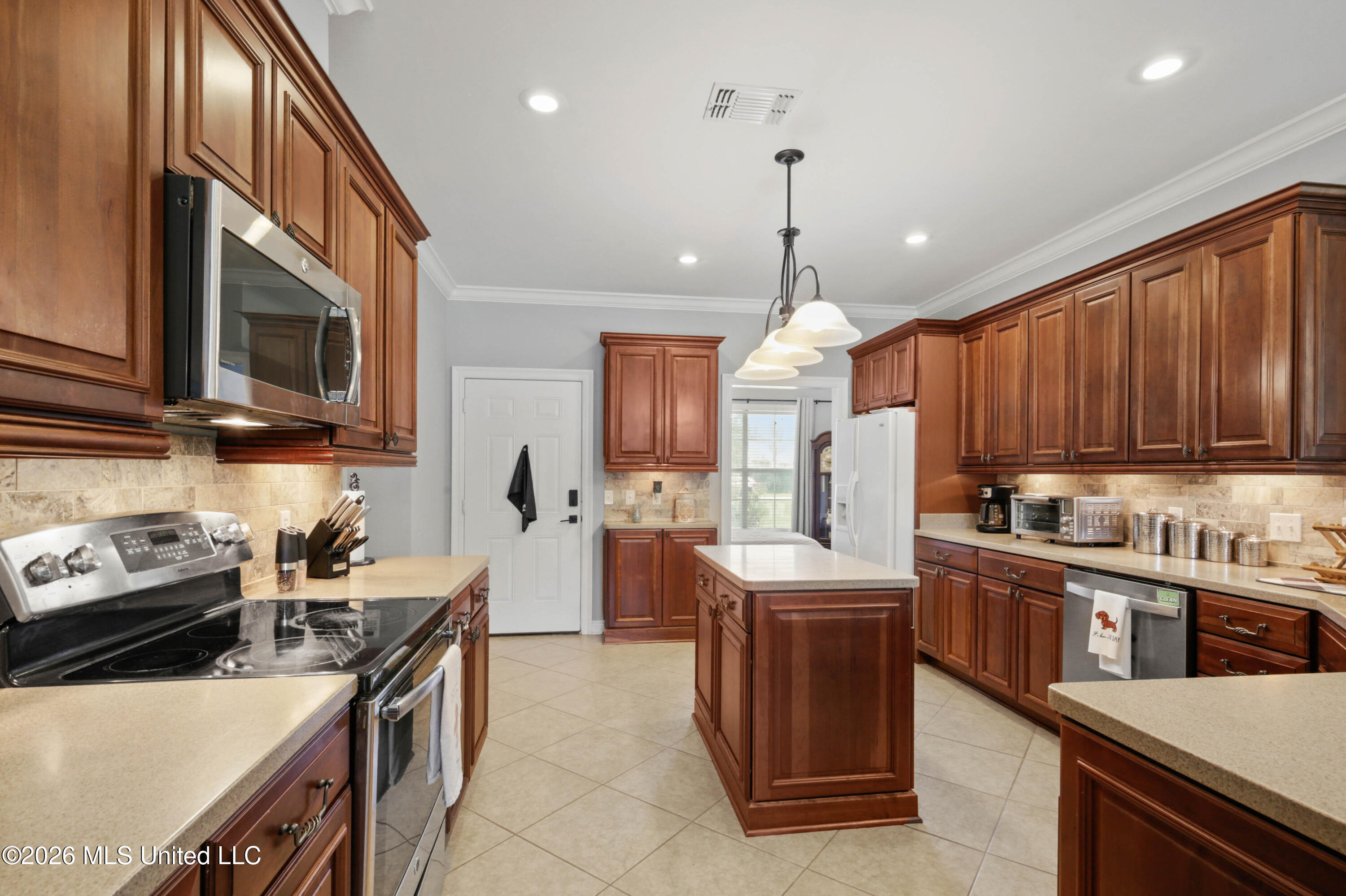 12231 E Pointe Drive Property Photo 7