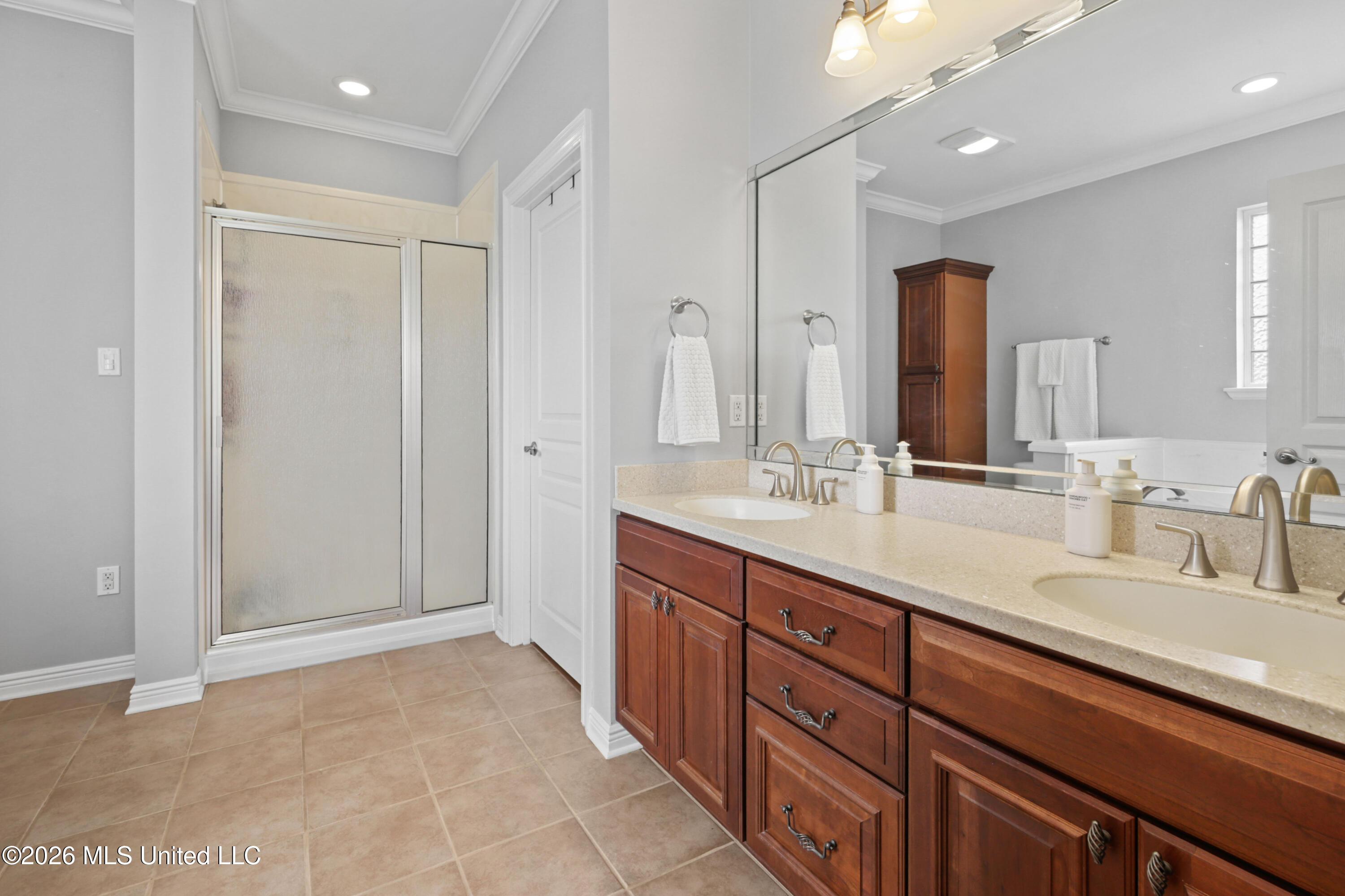 12231 E Pointe Drive Property Photo 14