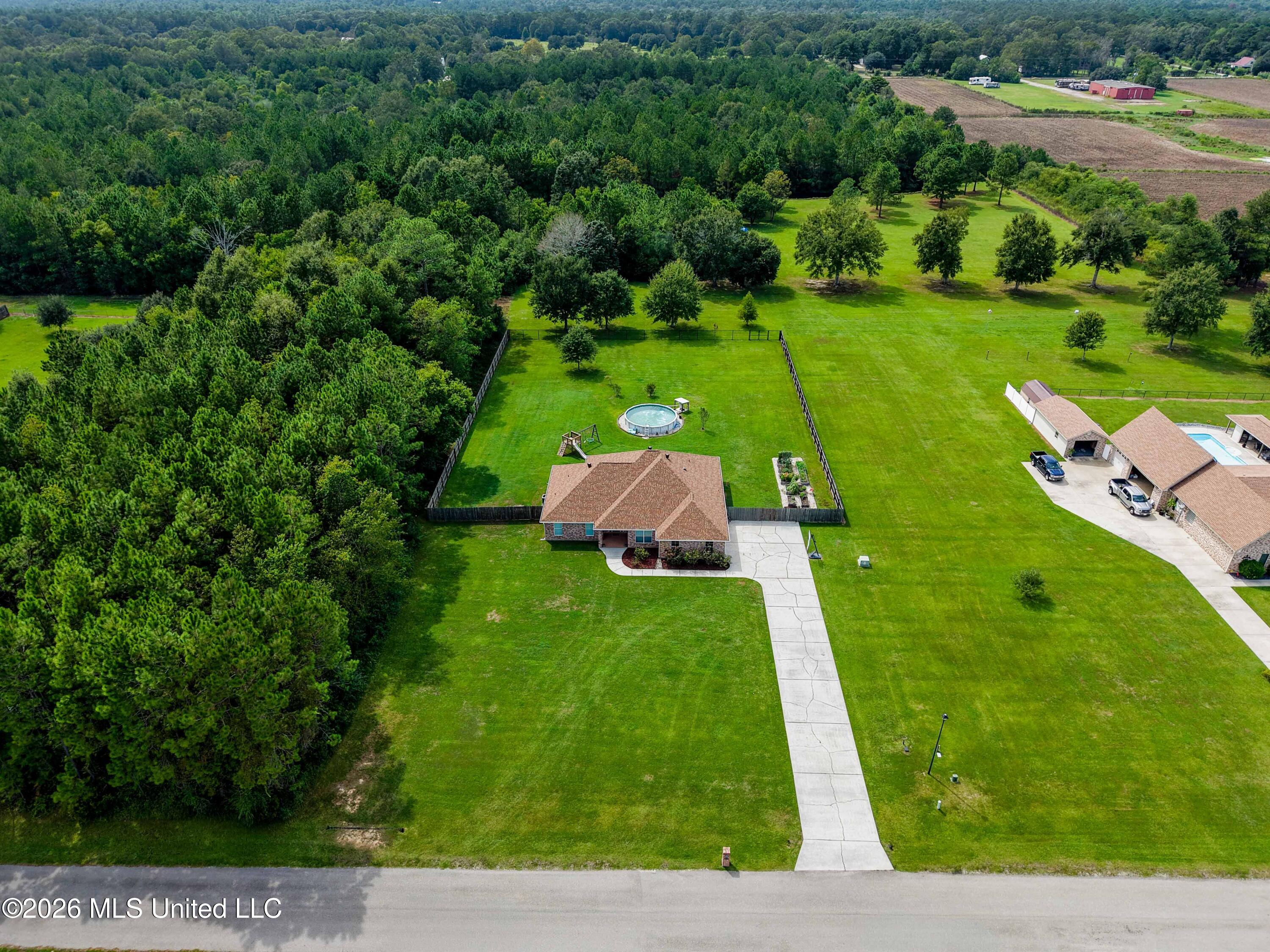 12231 E Pointe Drive Property Photo 24