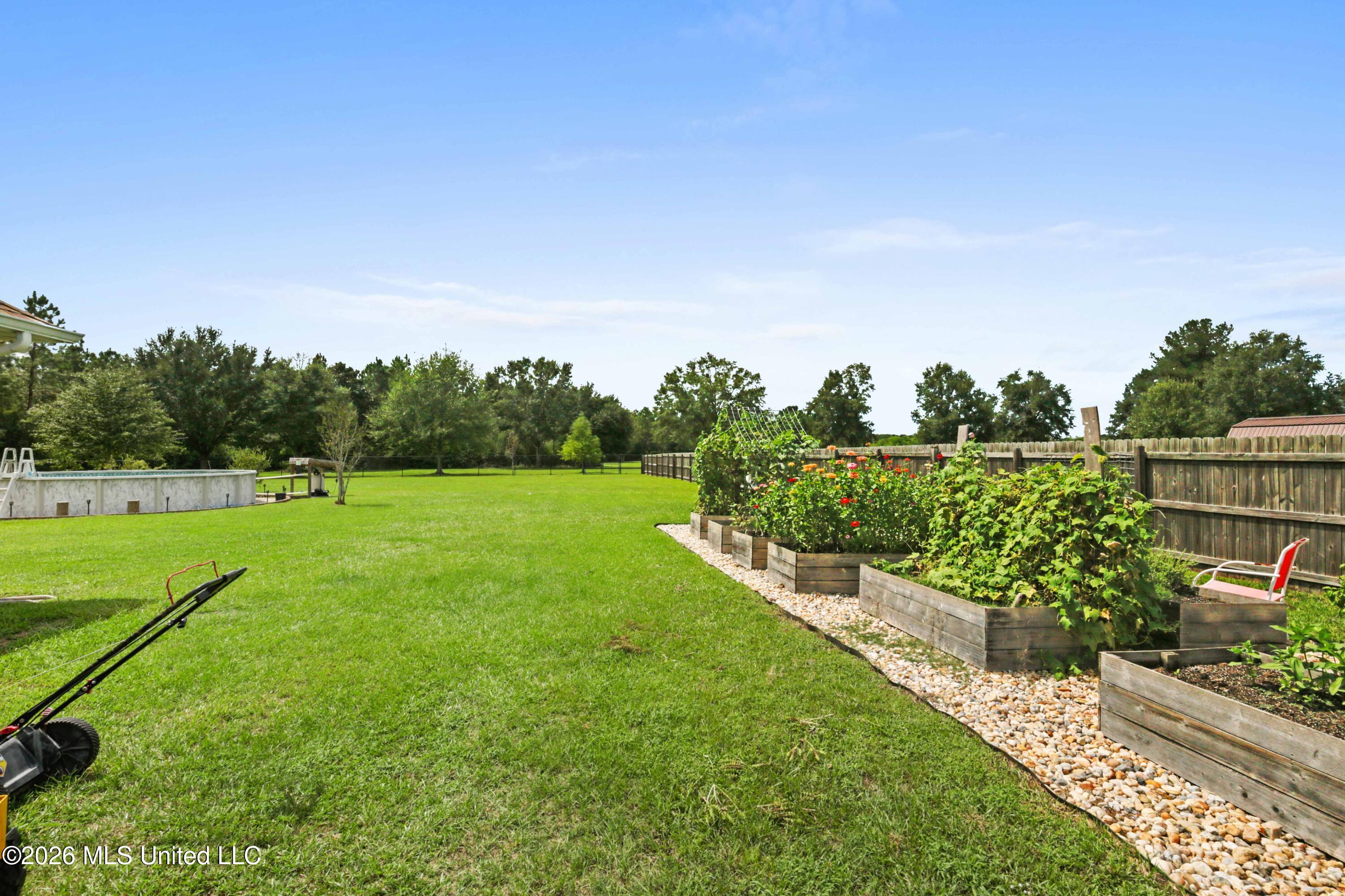 12231 E Pointe Drive Property Photo 28