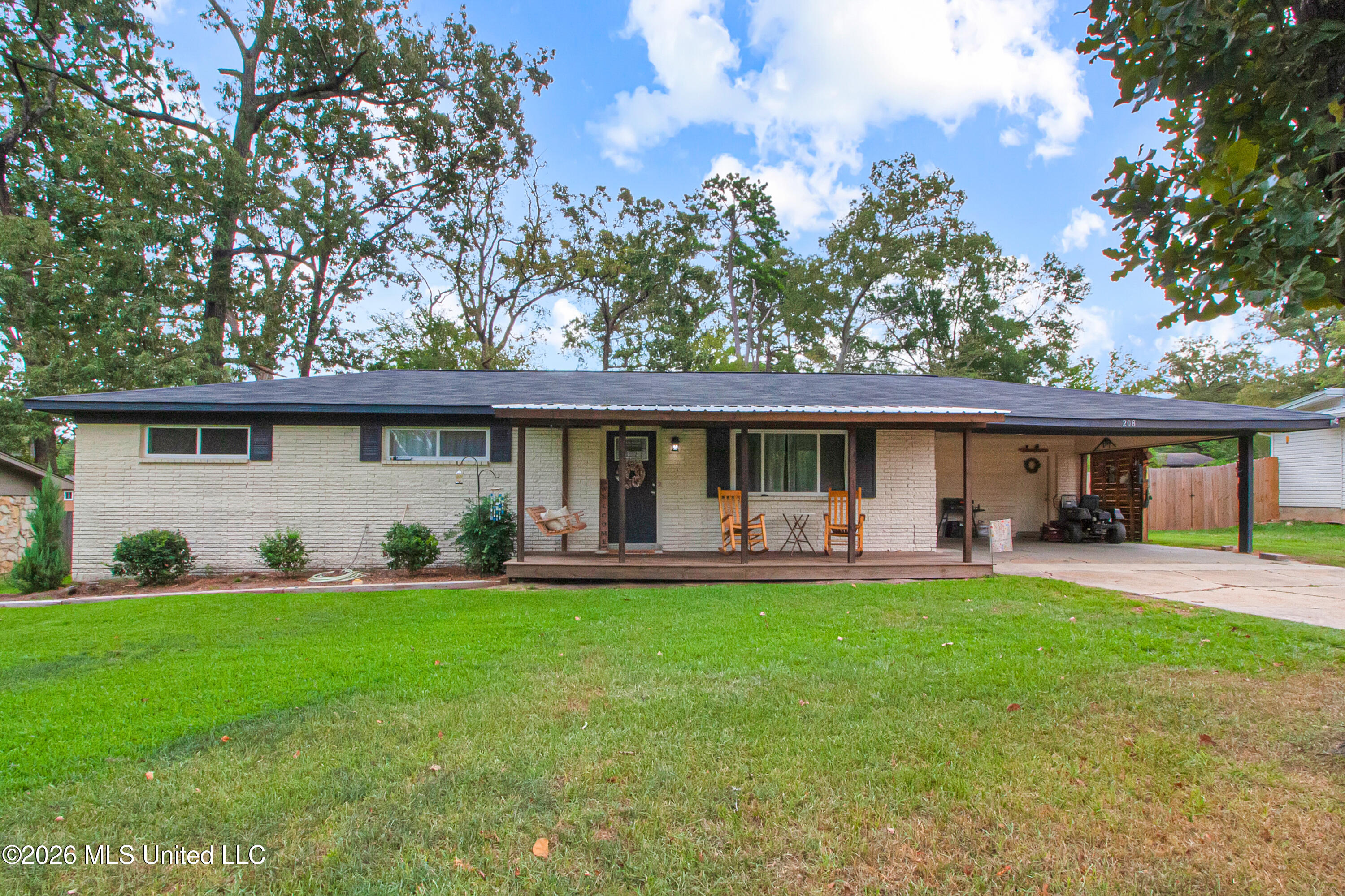 208 Bruin Street Property Photo 2