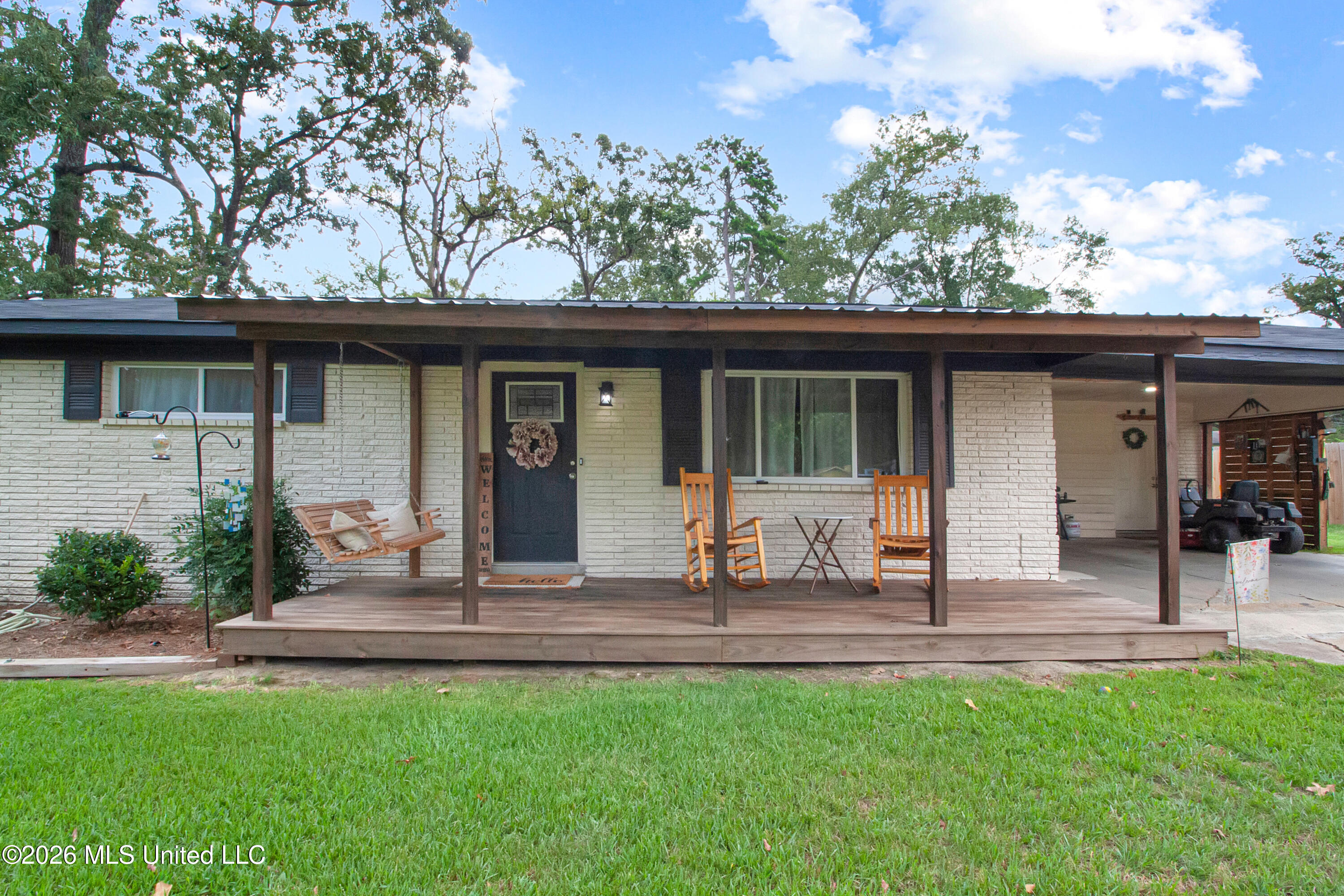 208 Bruin Street Property Photo 3