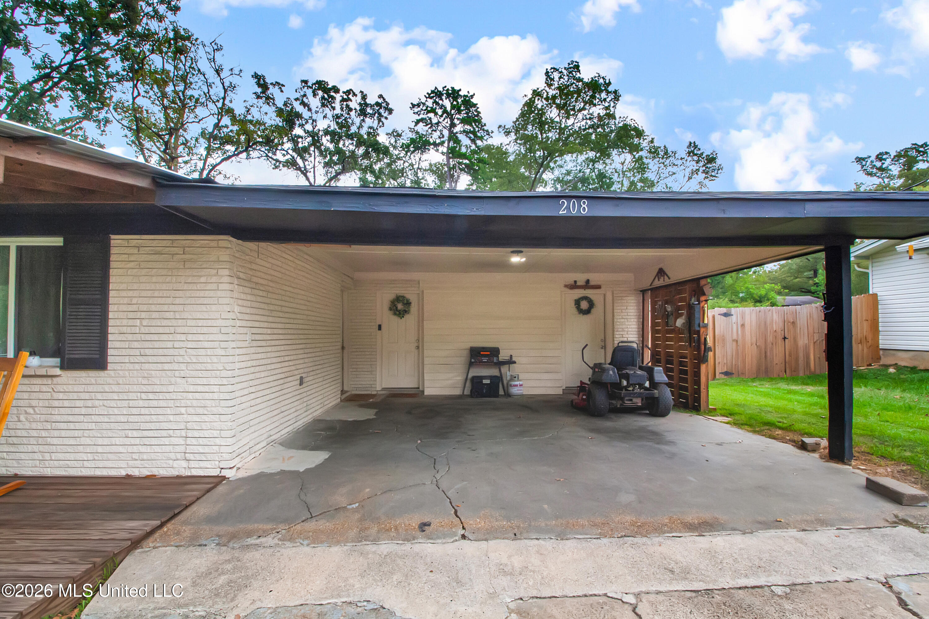 208 Bruin Street Property Photo 7