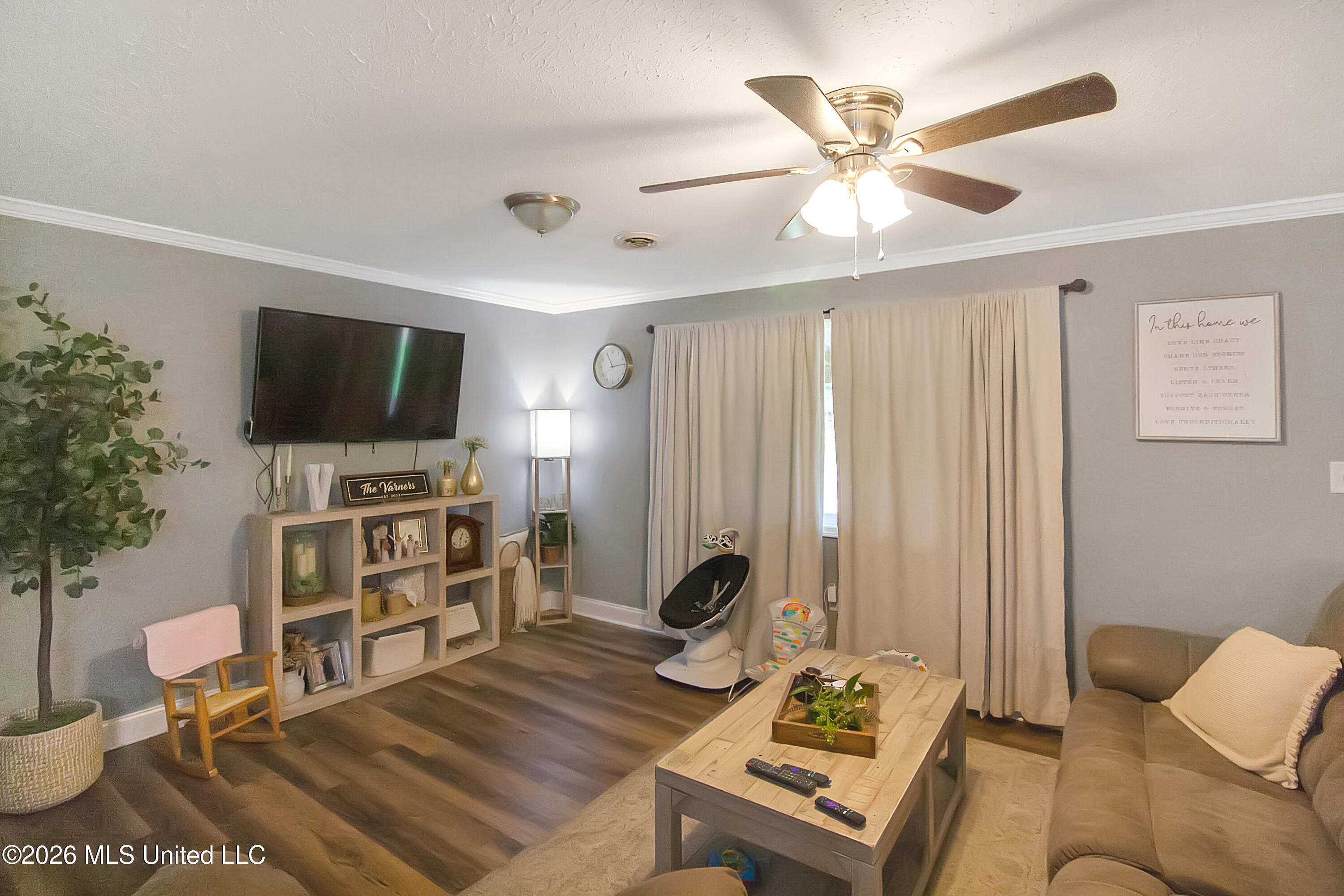 208 Bruin Street Property Photo 10