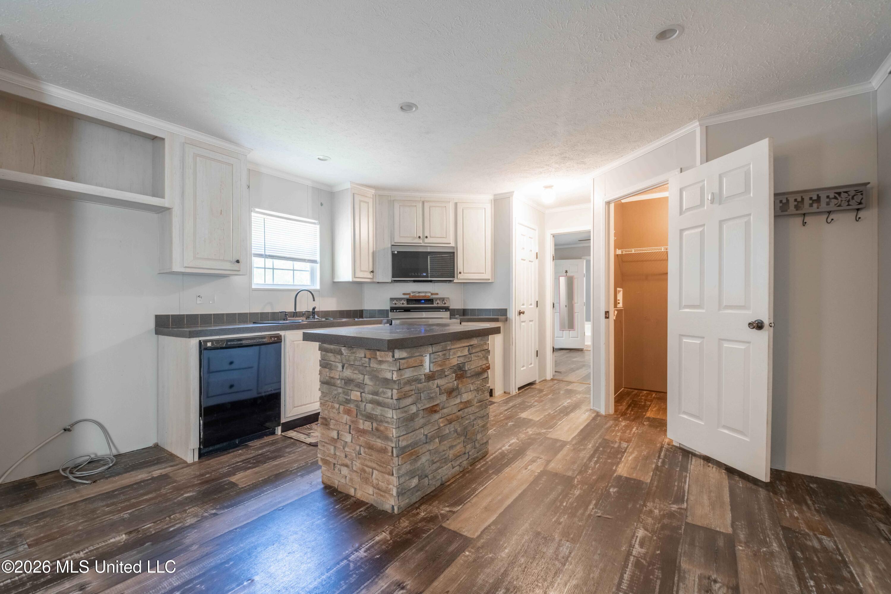 2 Valley View Road Property Photo 8