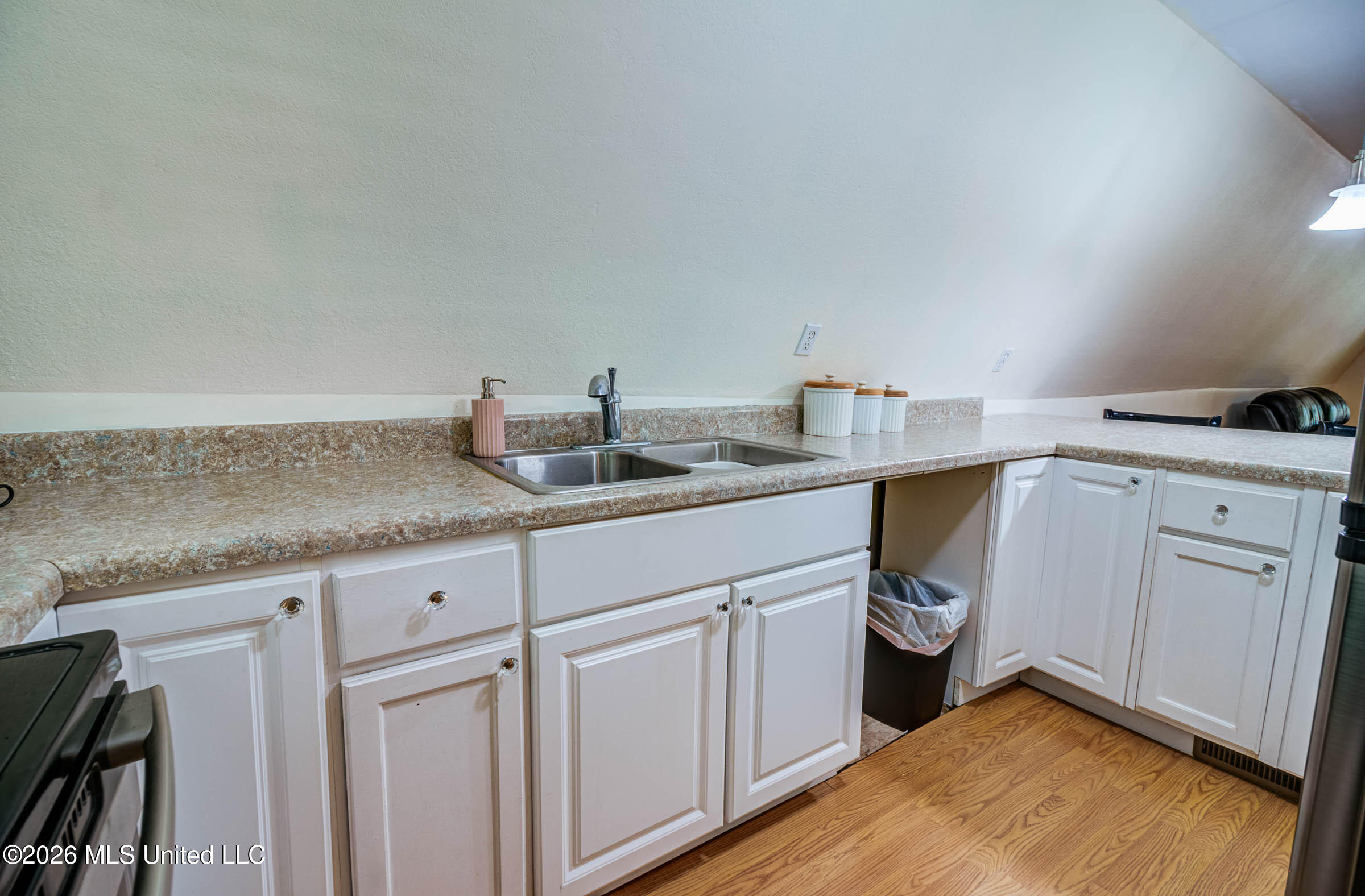 60 Flurry Drive Property Photo 10