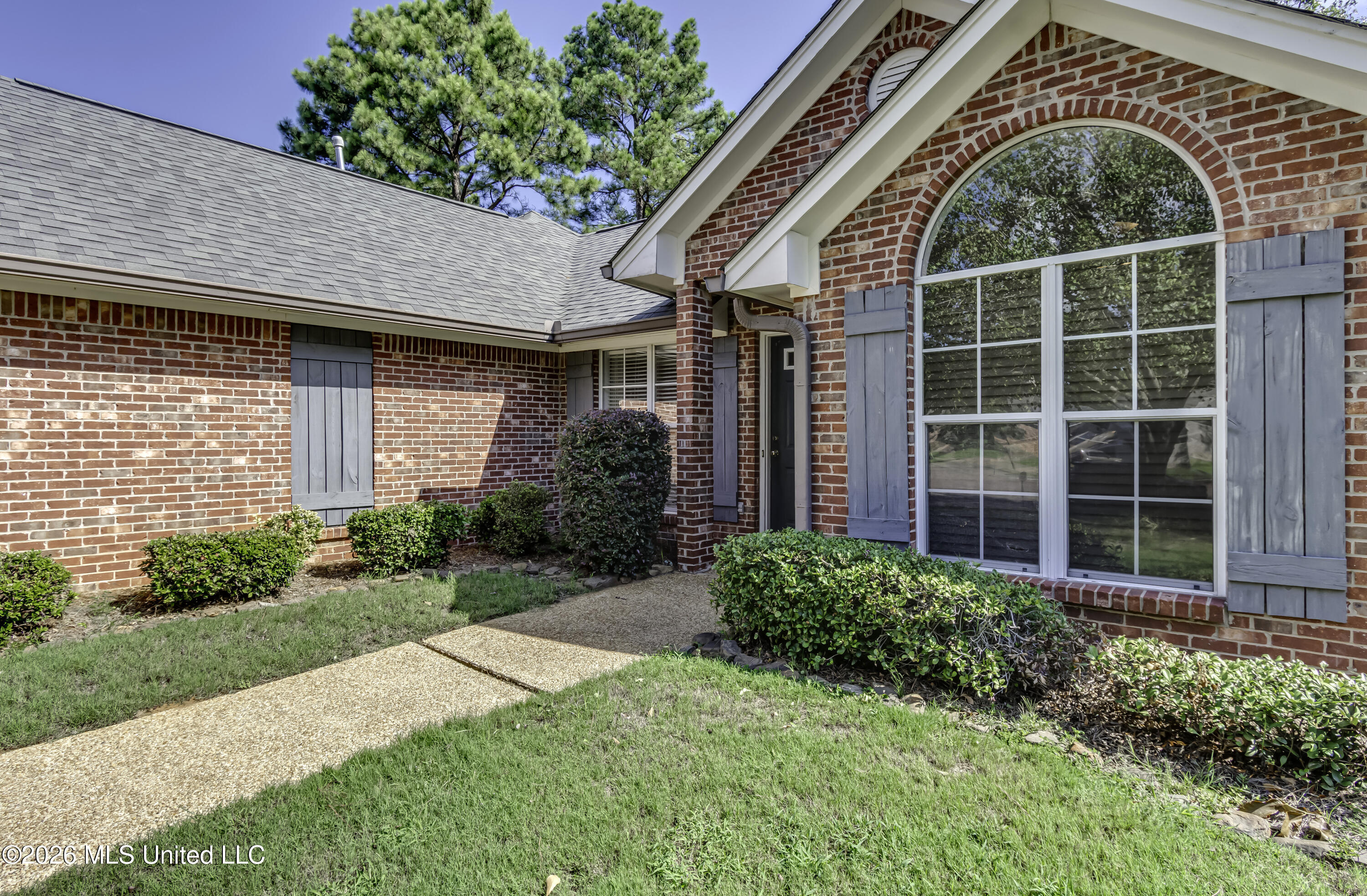 221 Bedford Drive Property Photo 4