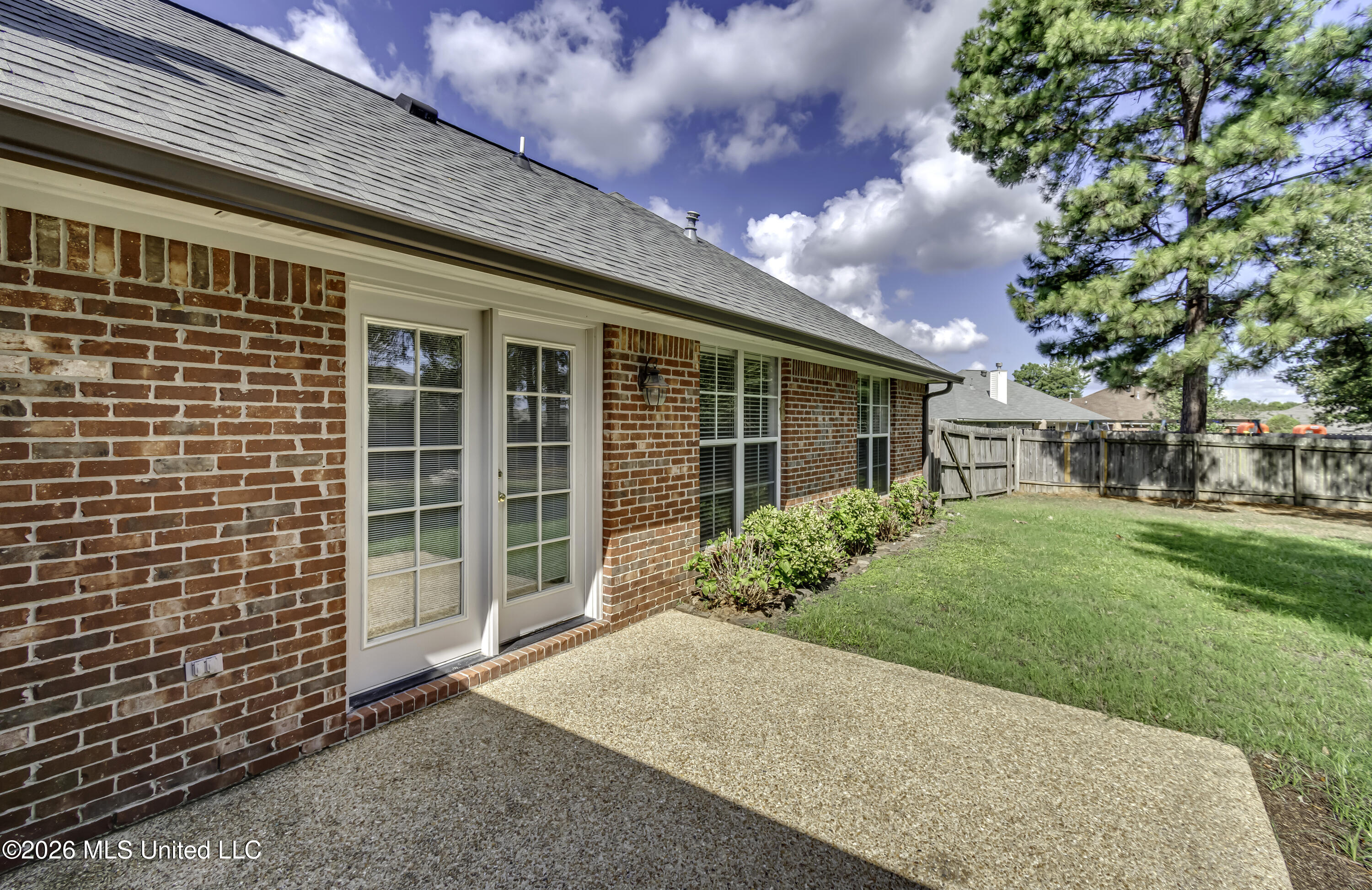 221 Bedford Drive Property Photo 9