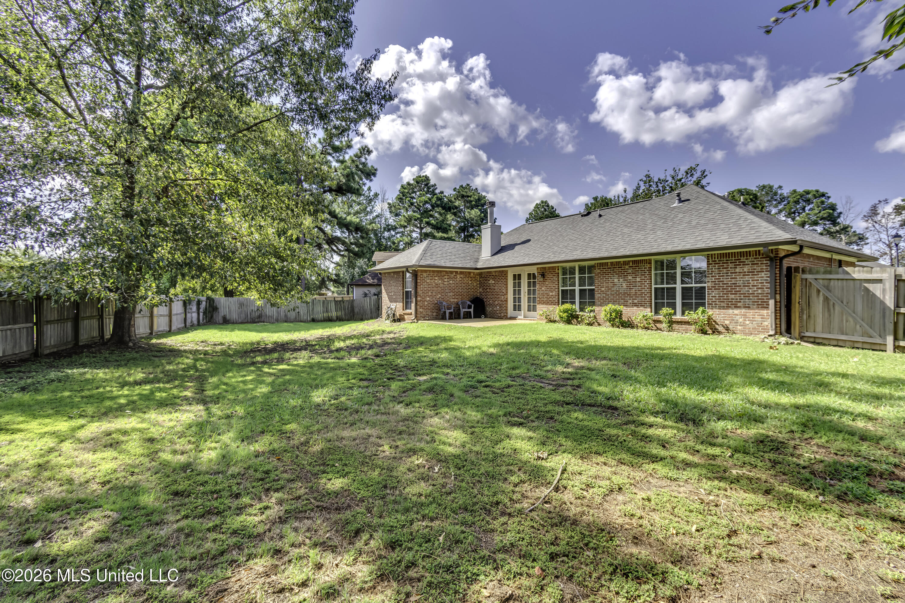 221 Bedford Drive Property Photo 12