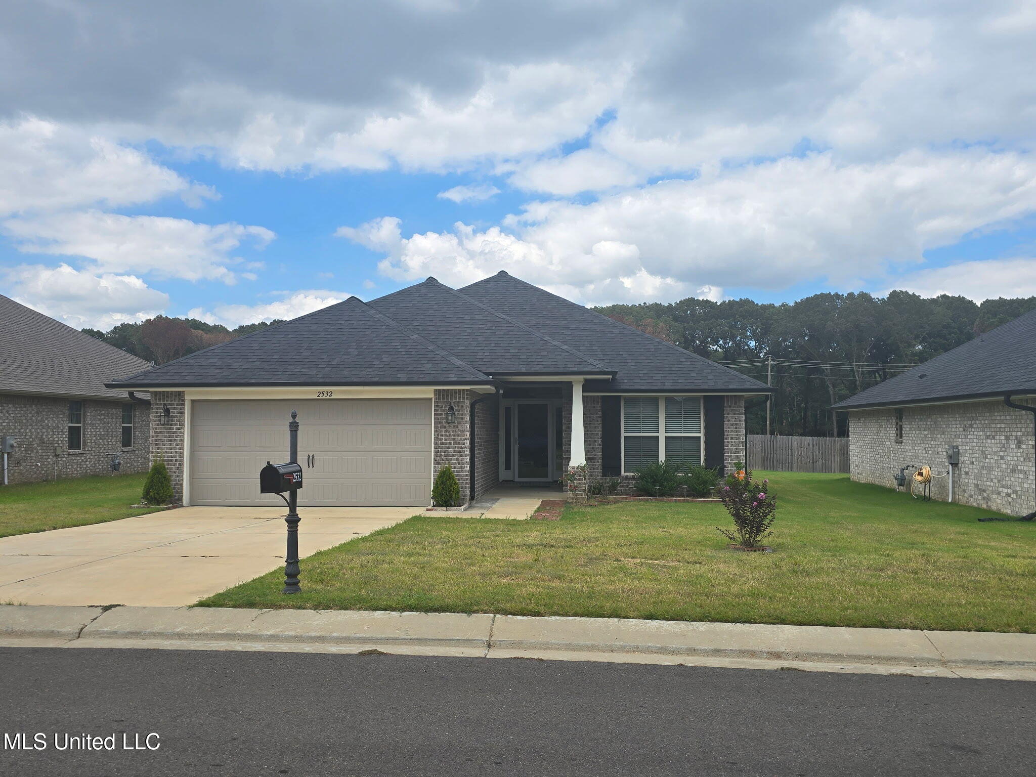 2532 Rutherford Drive Property Photo 1