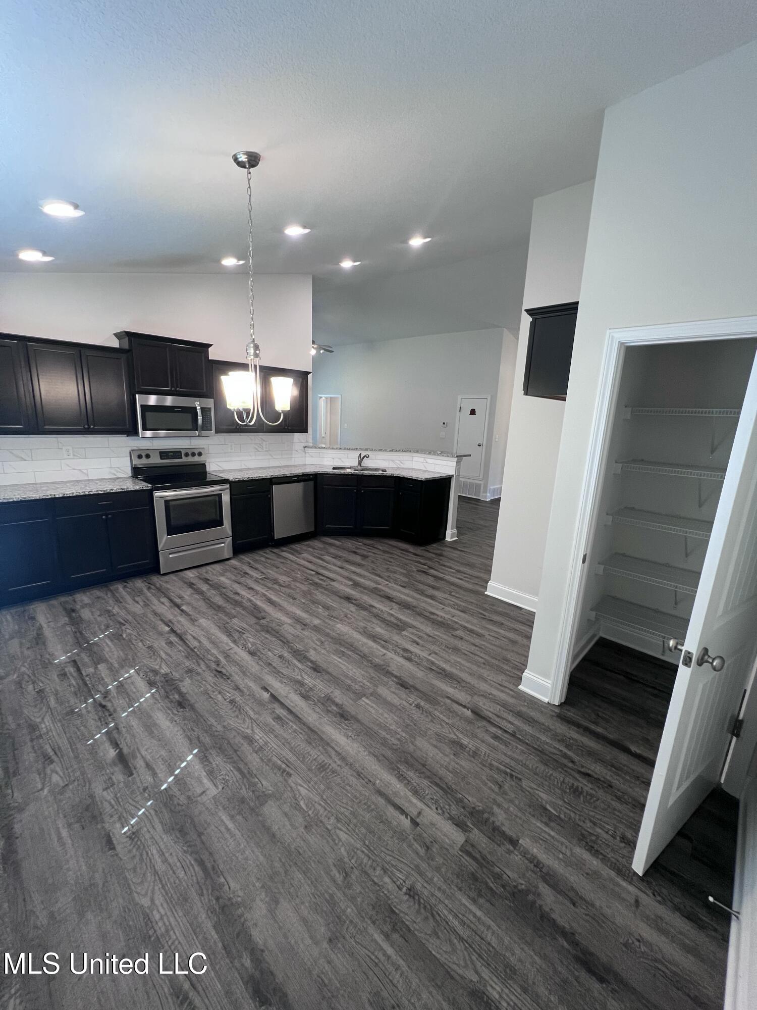 2532 Rutherford Drive Property Photo 2