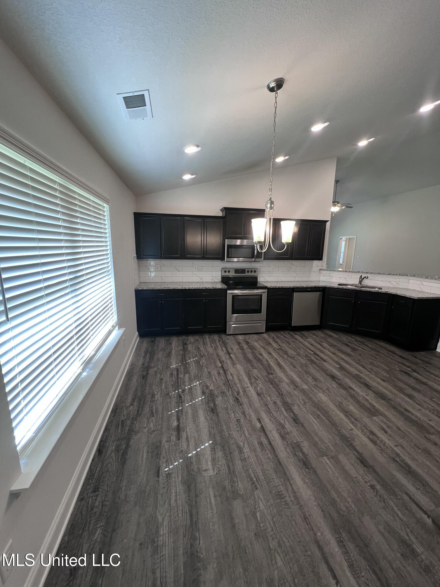 2532 Rutherford Drive Property Photo 3