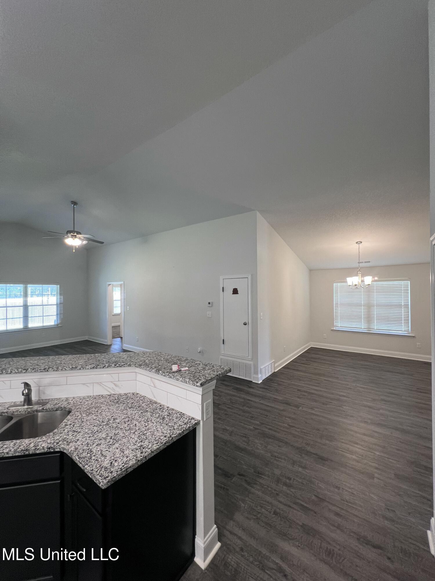 2532 Rutherford Drive Property Photo 5
