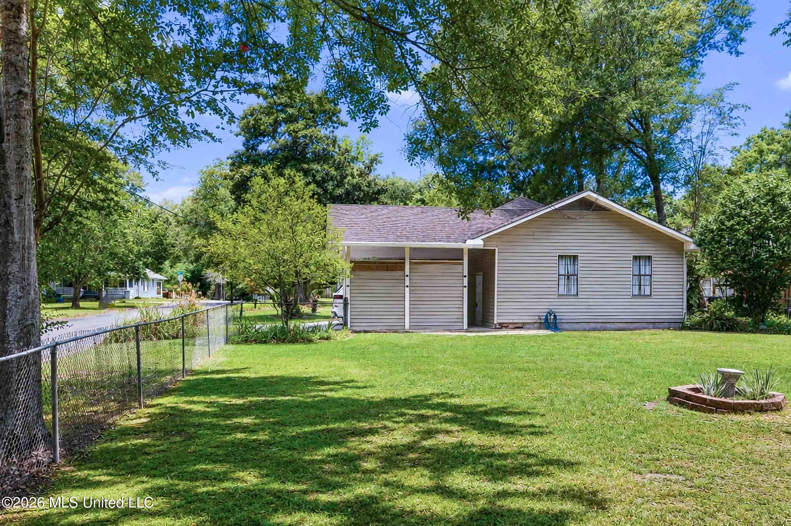 714 Camp Street Property Photo 14