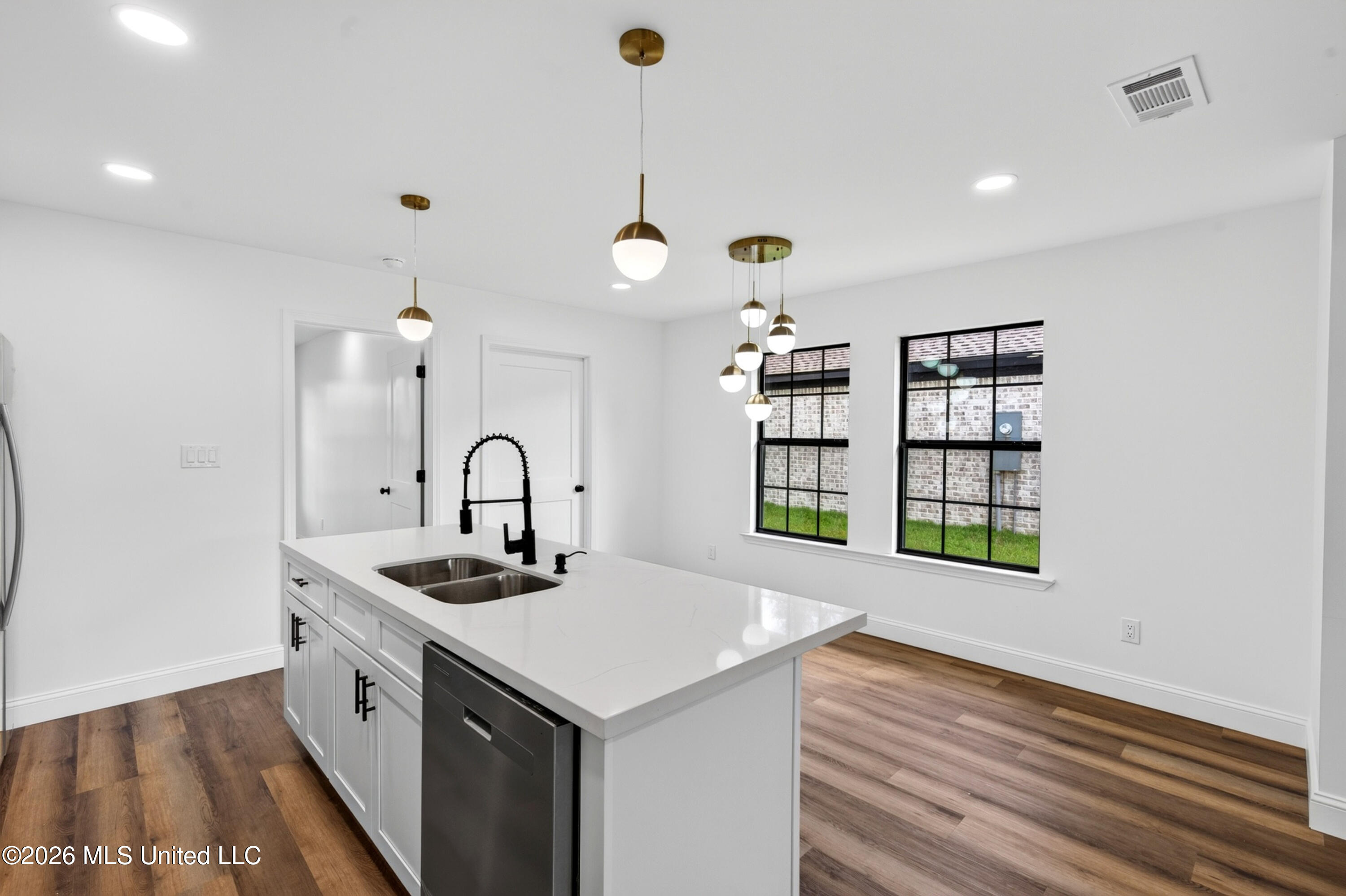 1528 Wynedote Drive Property Photo 8