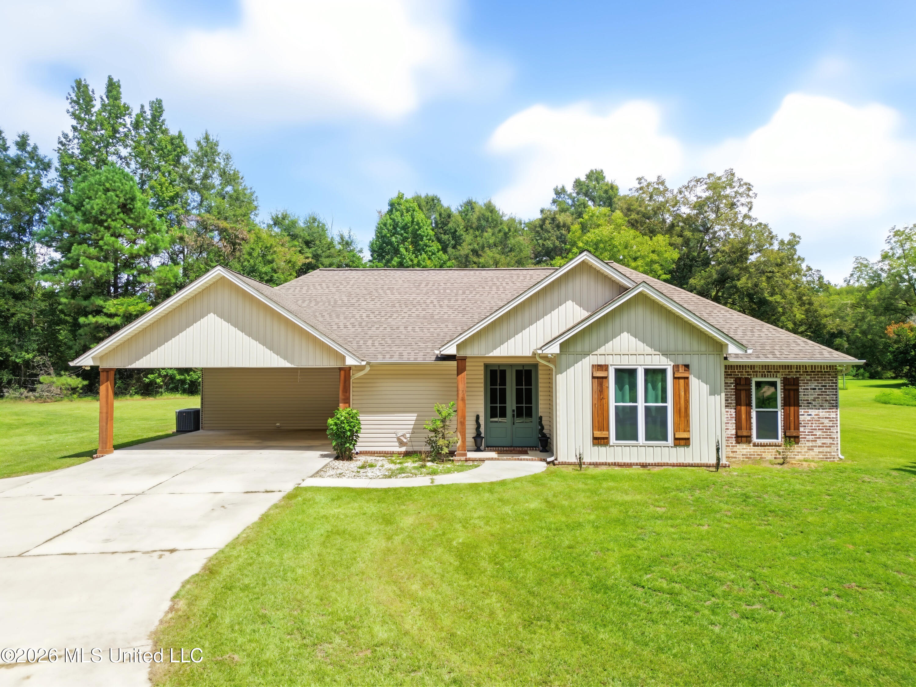 172 E Bond Road Property Photo 1