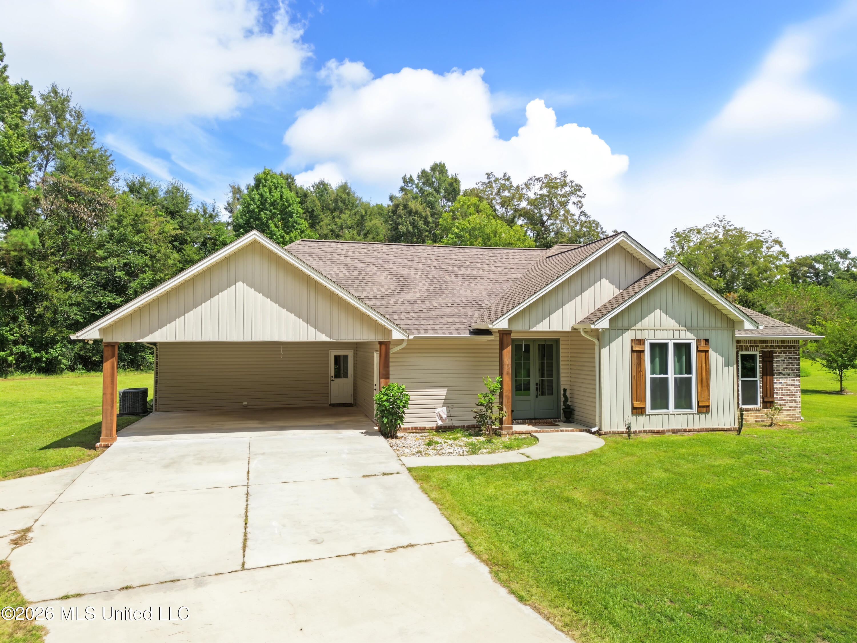172 E Bond Road Property Photo 2