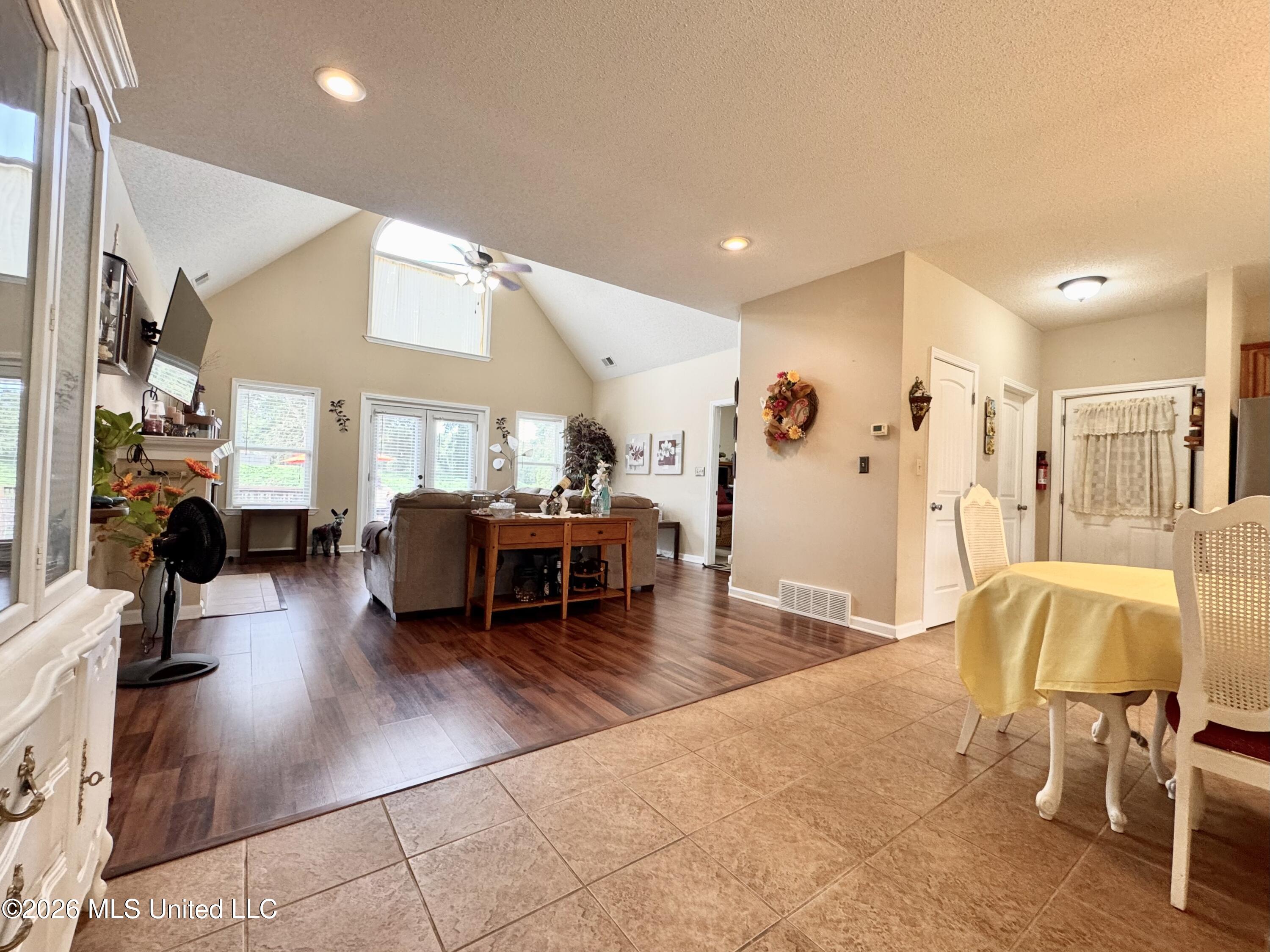 119 American River Drive Property Photo 6