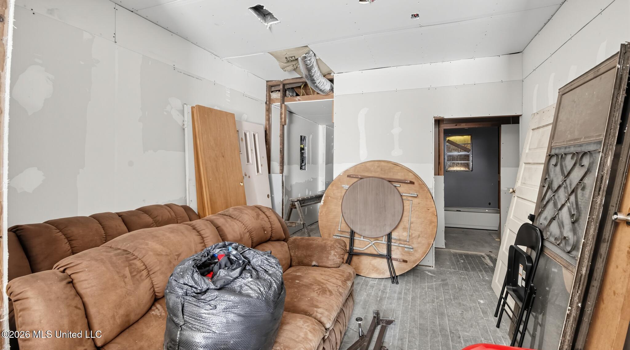 213 Oak Street Property Photo 16