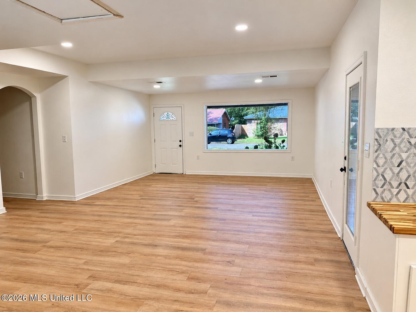 1018 Glenmore Drive Property Photo 4