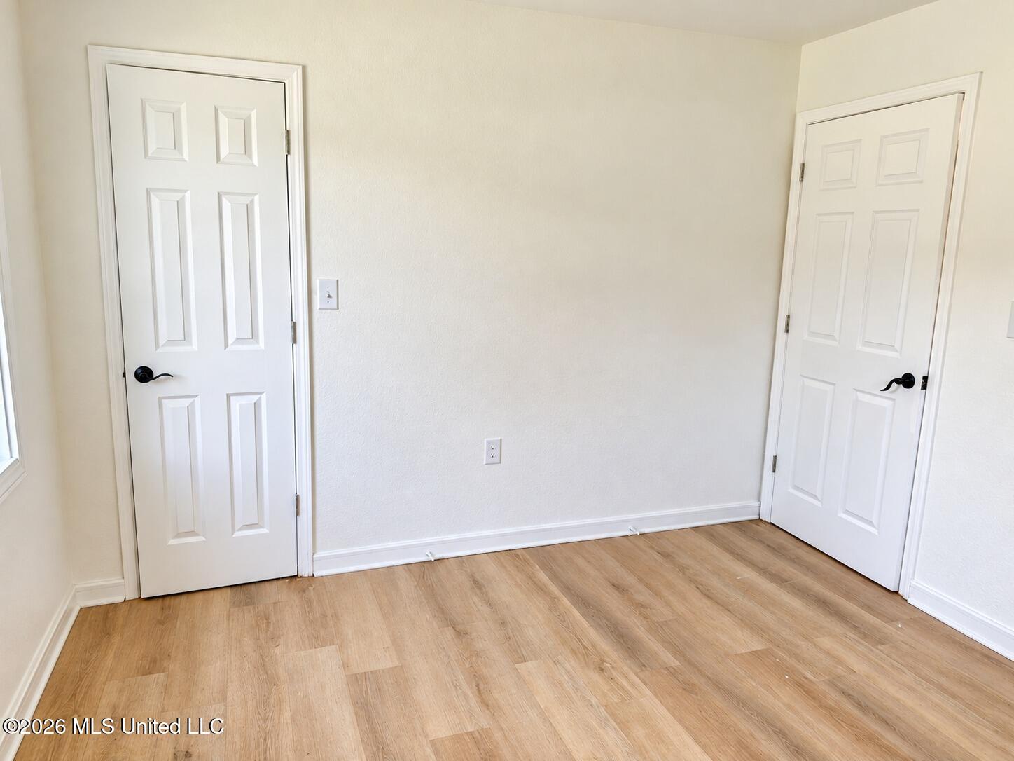 1018 Glenmore Drive Property Photo 6