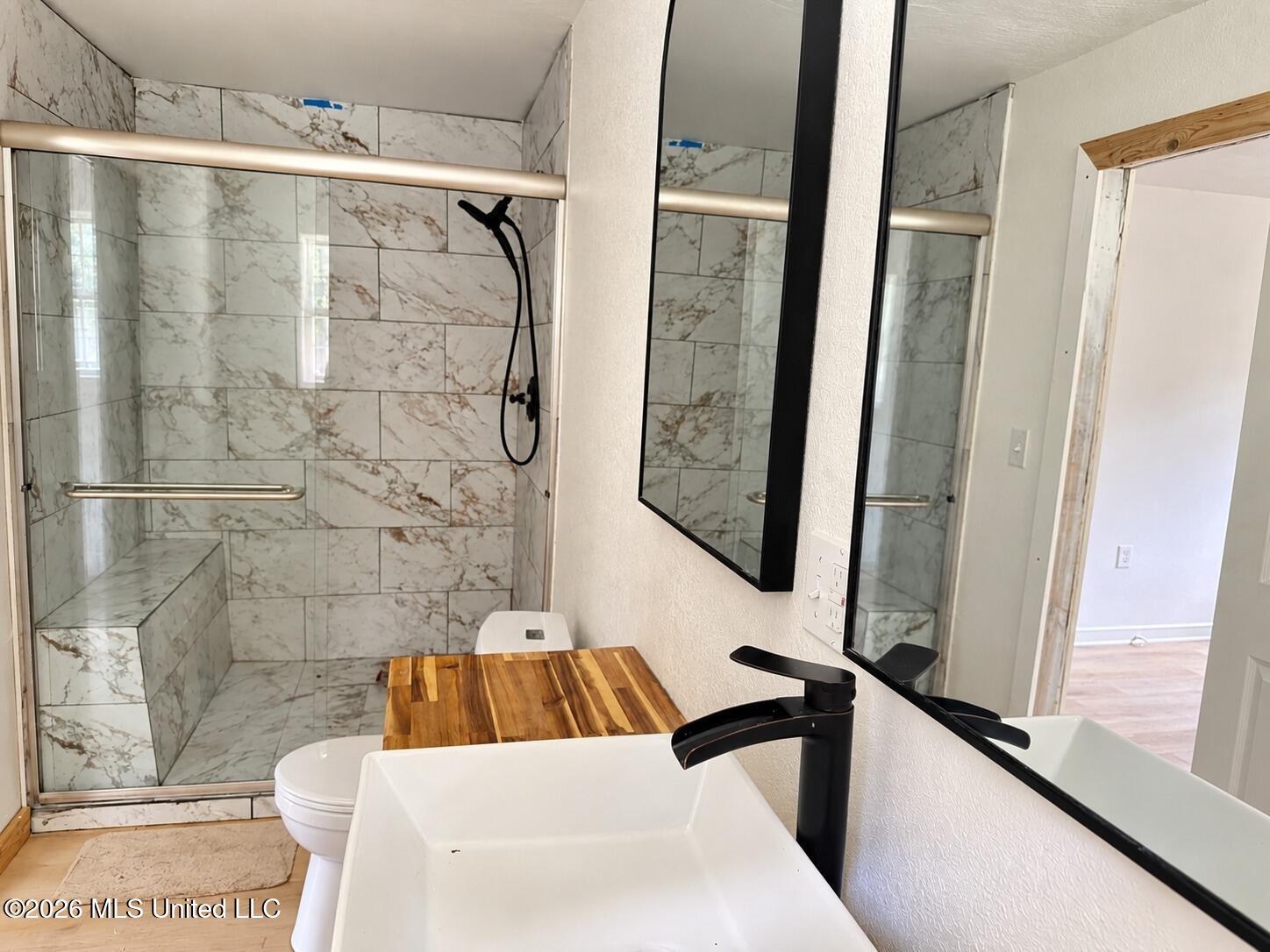 1018 Glenmore Drive Property Photo 8