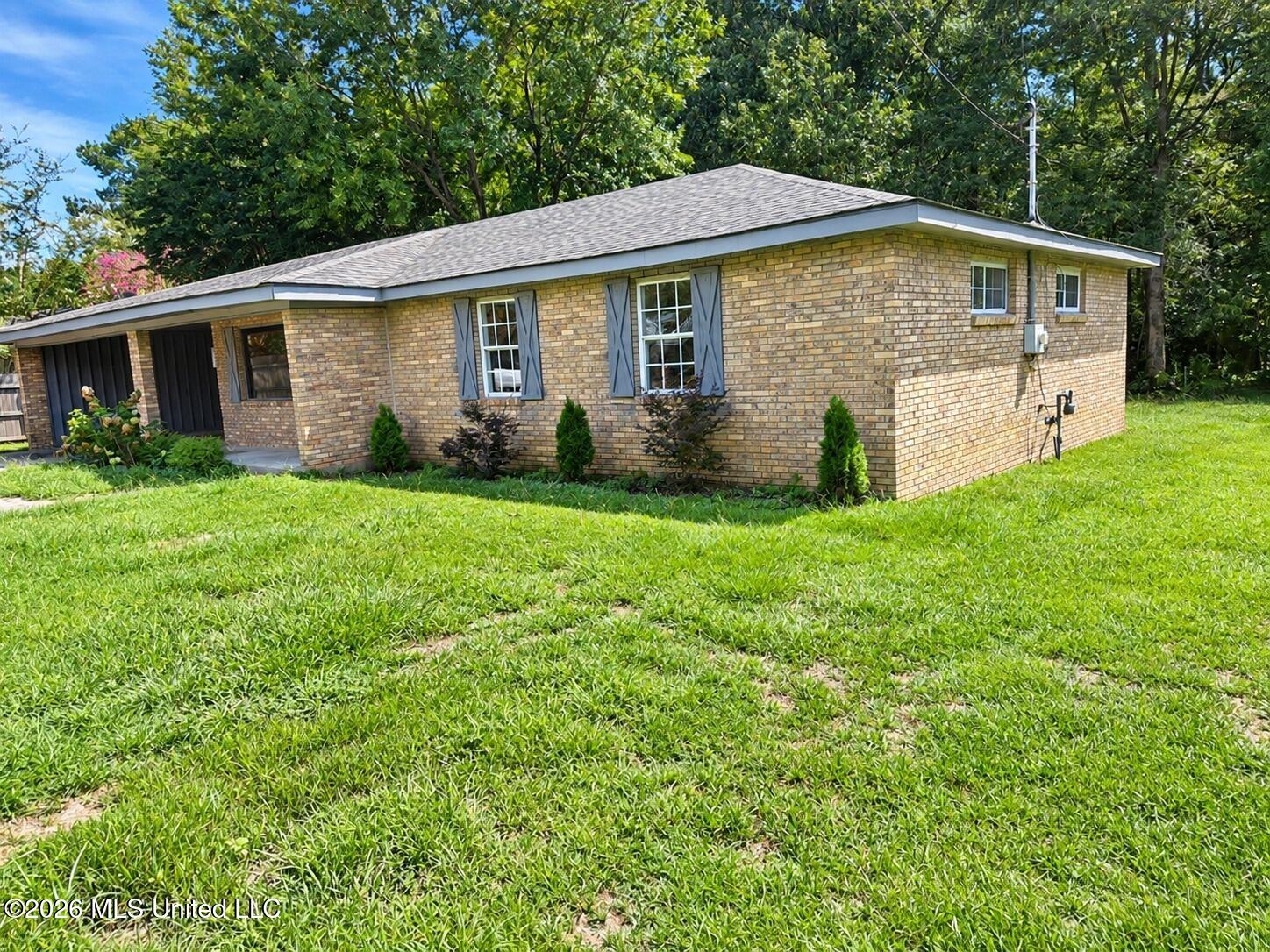 1018 Glenmore Drive Property Photo 10