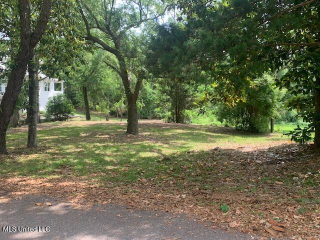 408 Ruskin Avenue Property Photo 9