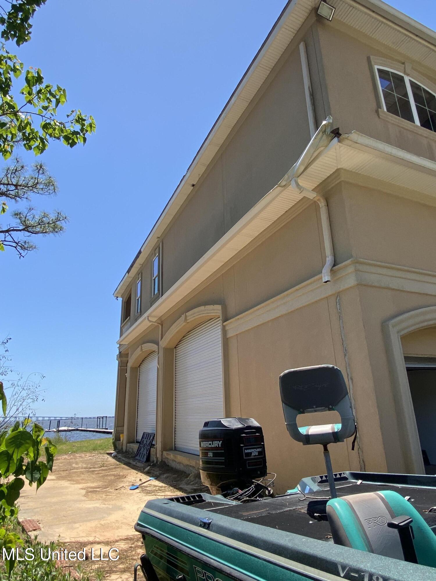 15105 Hummingbird Lane Property Photo 4