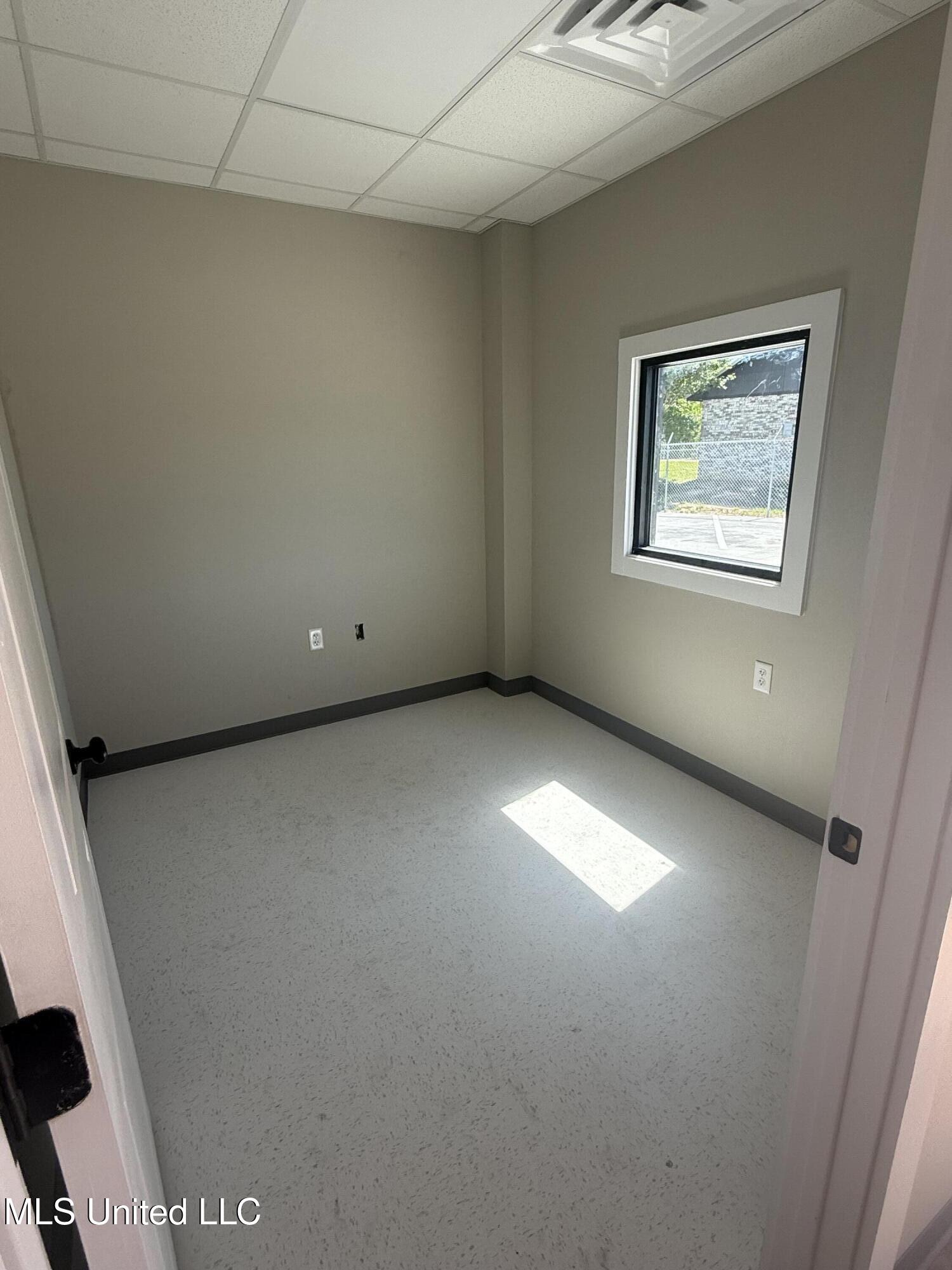 8579 W Oaklawn Road Property Photo 4