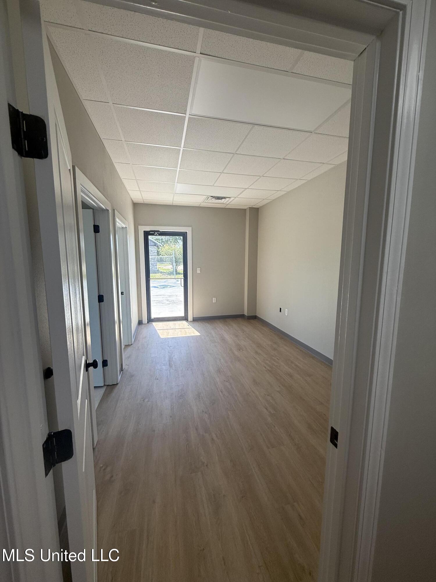 8579 W Oaklawn Road Property Photo 7