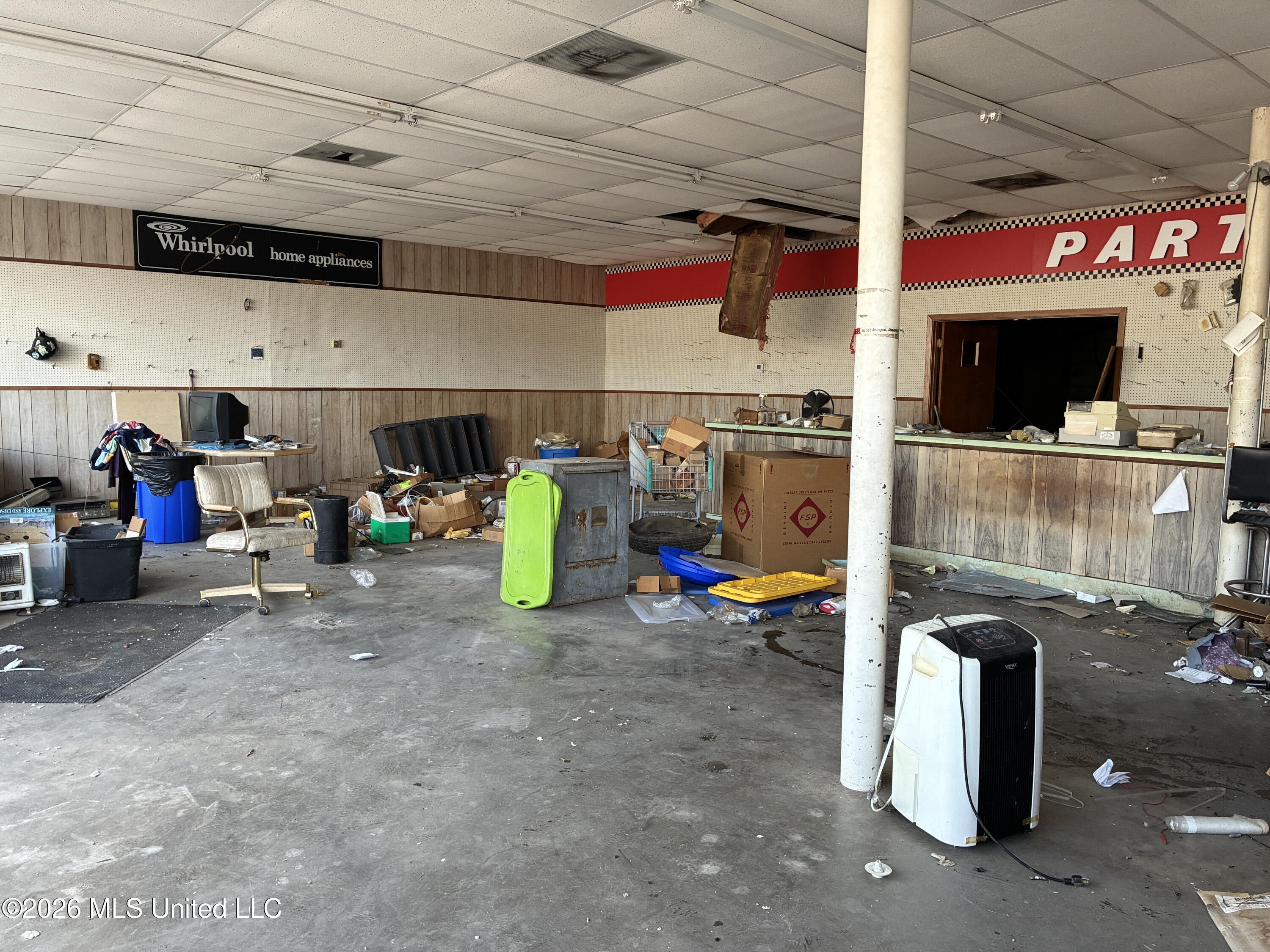 627 S Broadway Street Property Photo 4