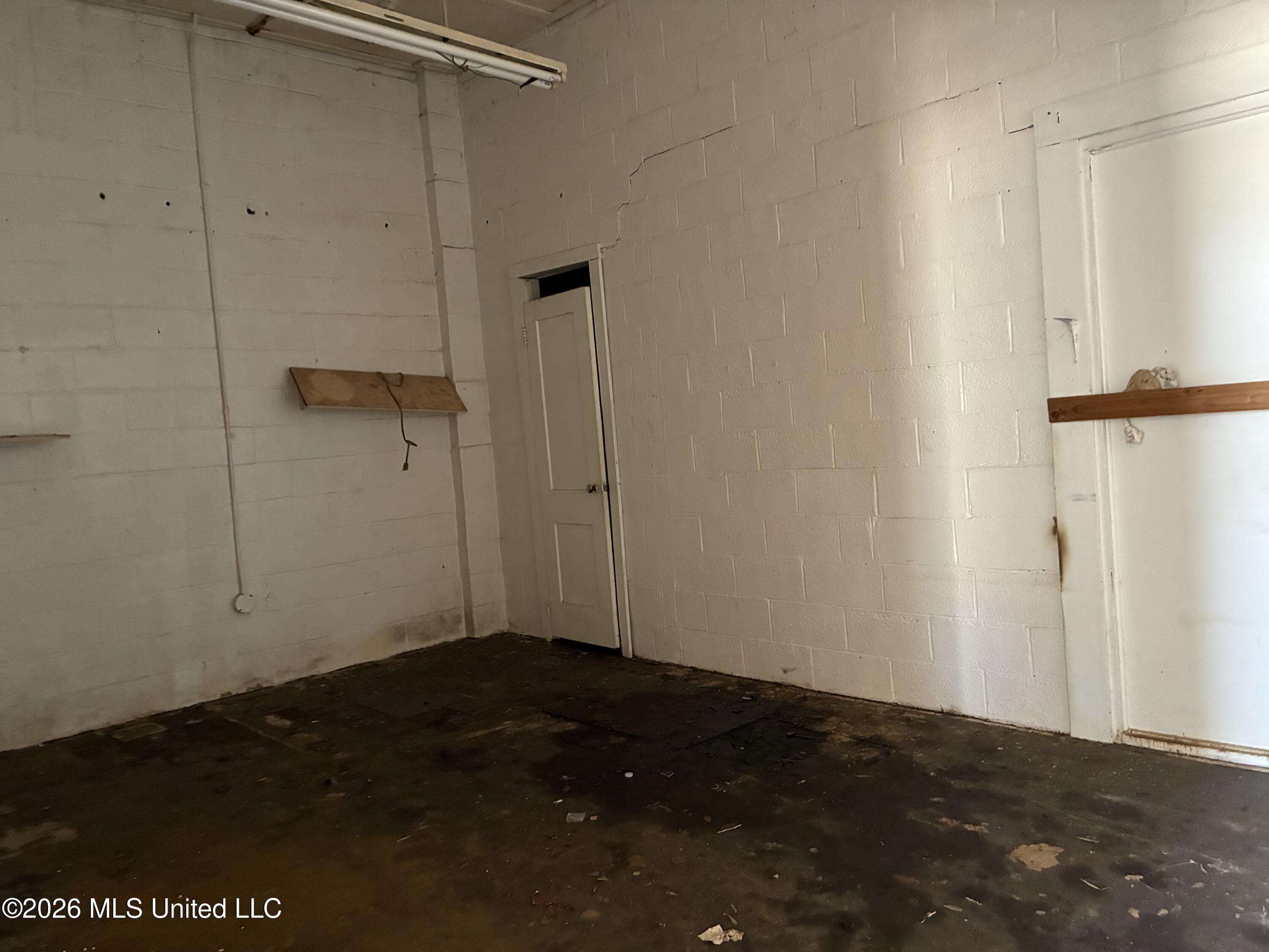 627 S Broadway Street Property Photo 5