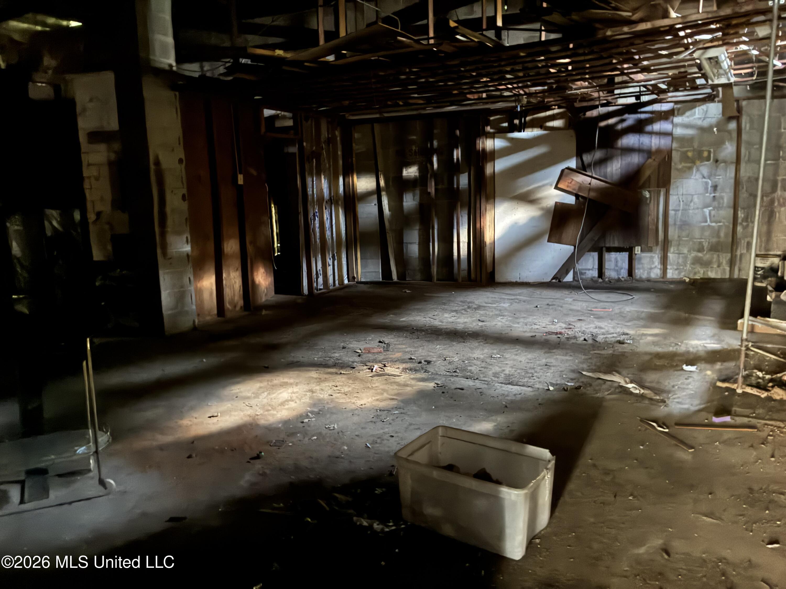 627 S Broadway Street Property Photo 9