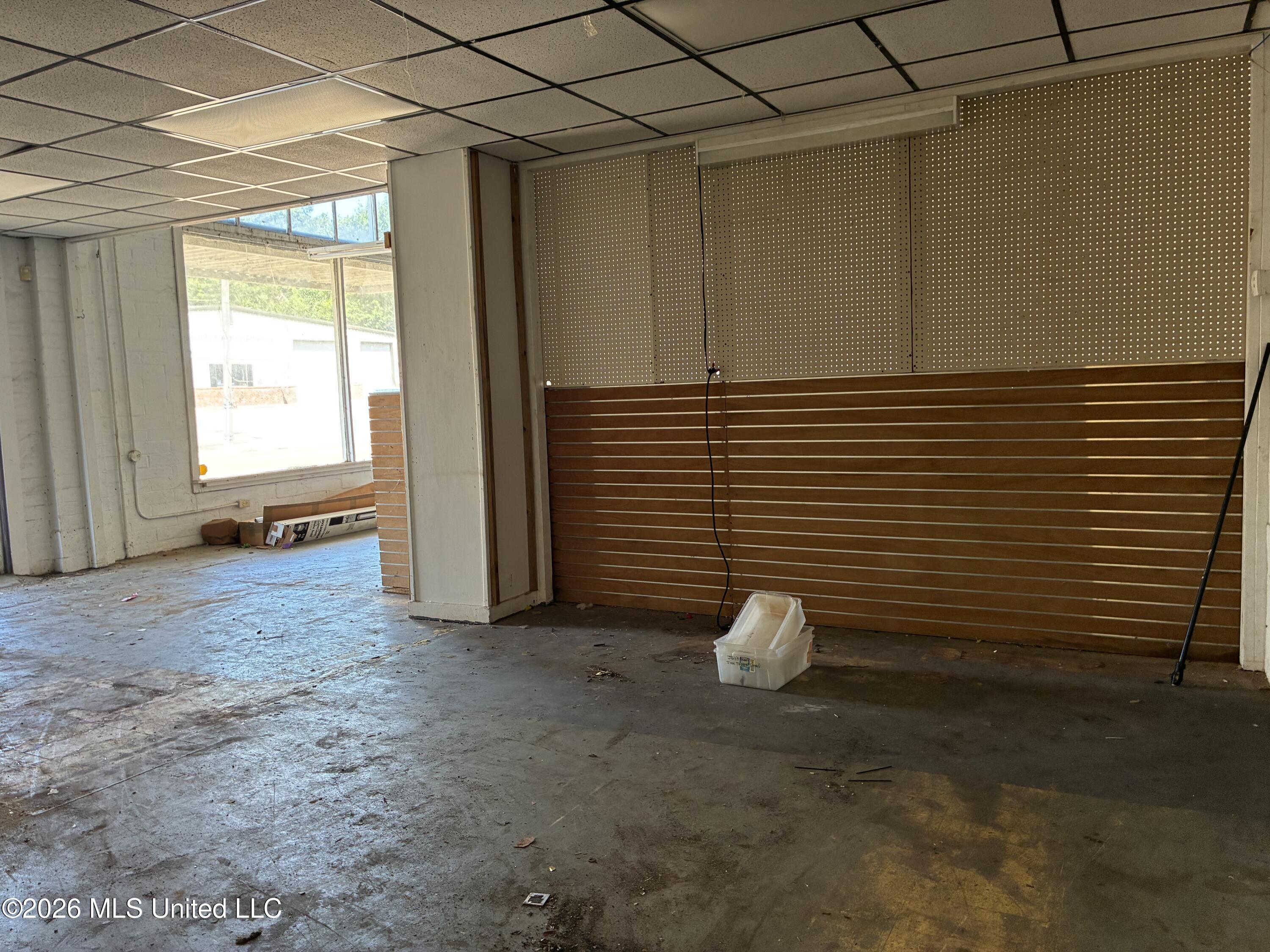 627 S Broadway Street Property Photo 12