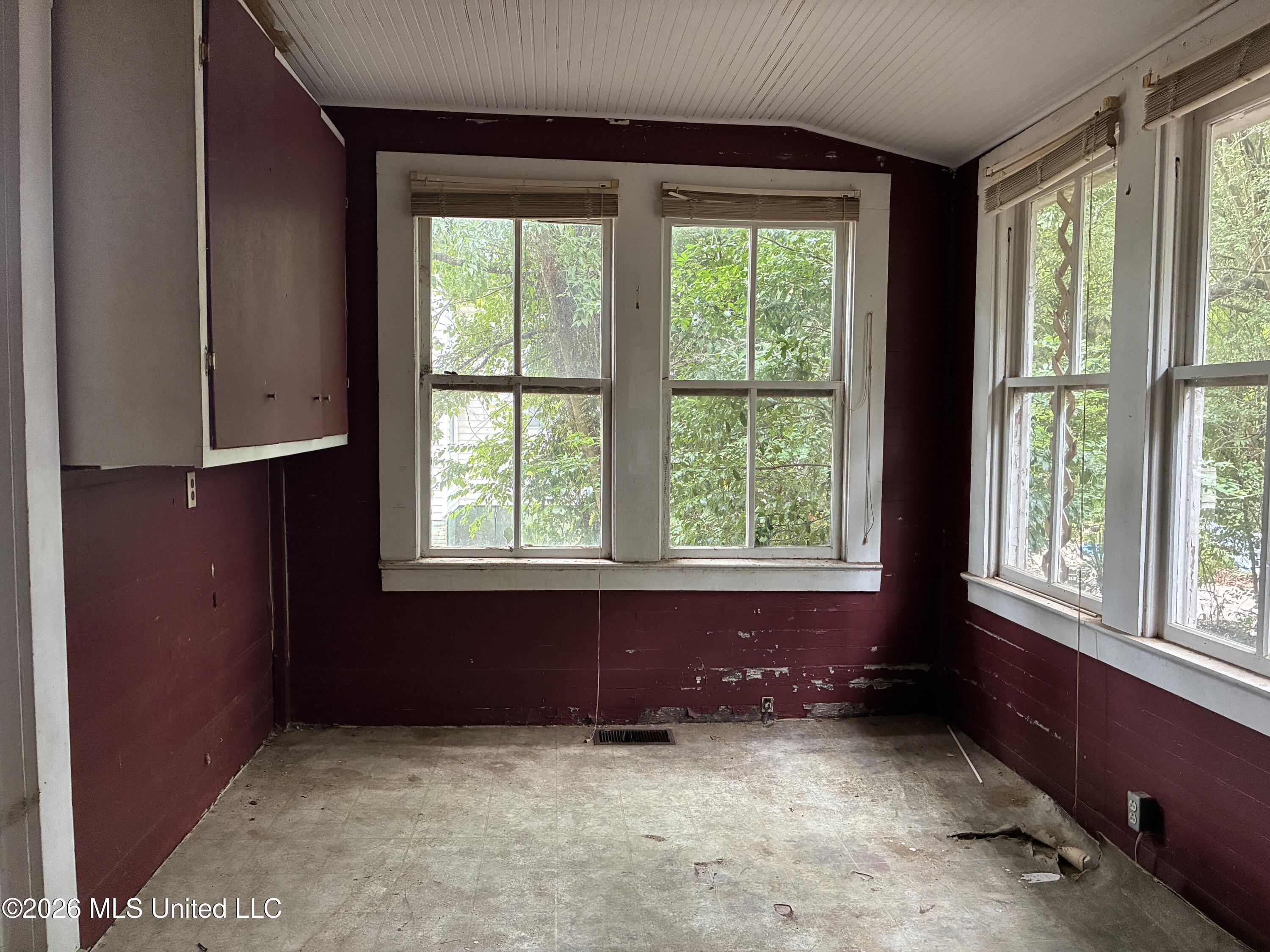 528 W Michigan Avenue Property Photo 6
