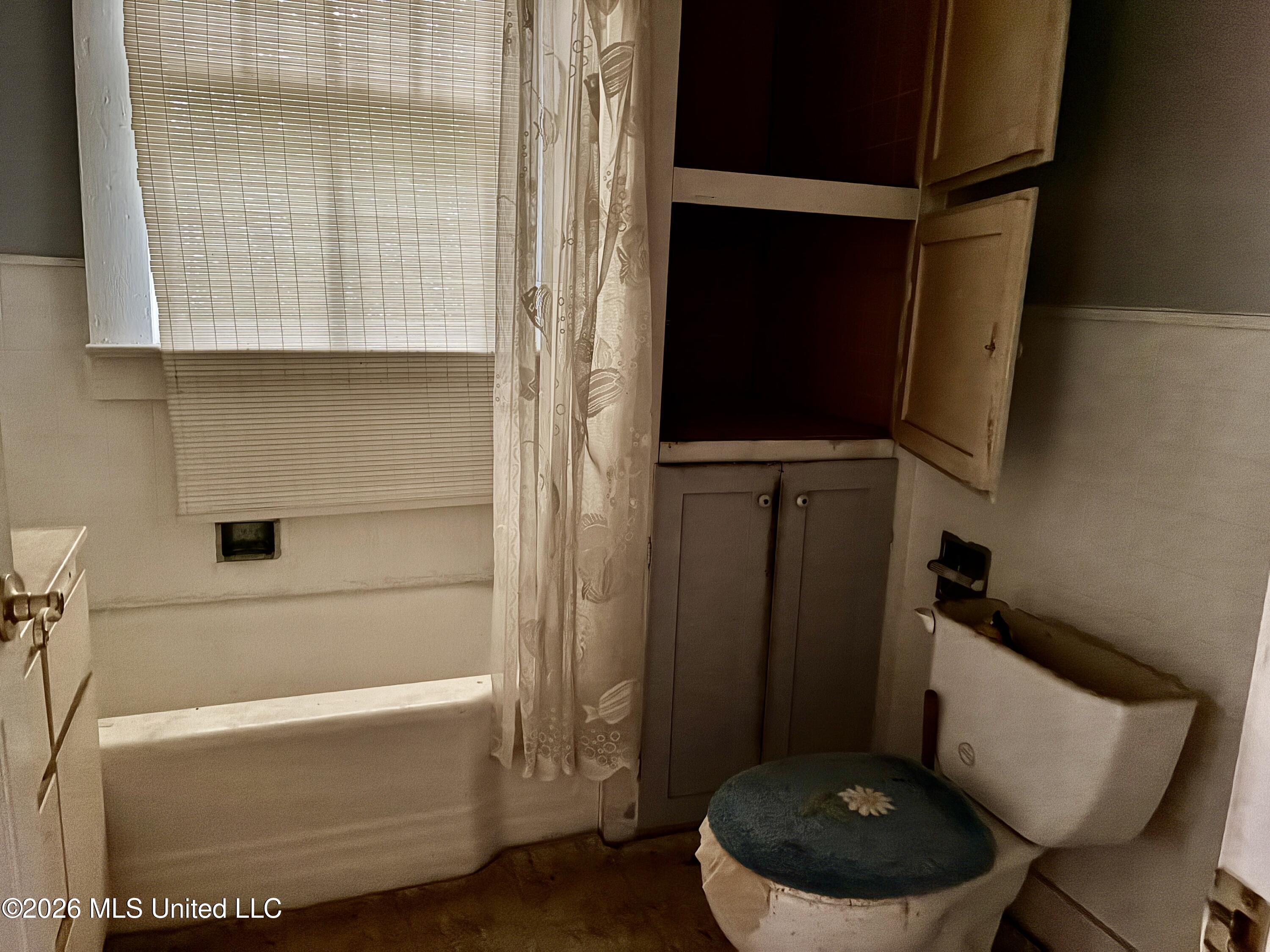 528 W Michigan Avenue Property Photo 11