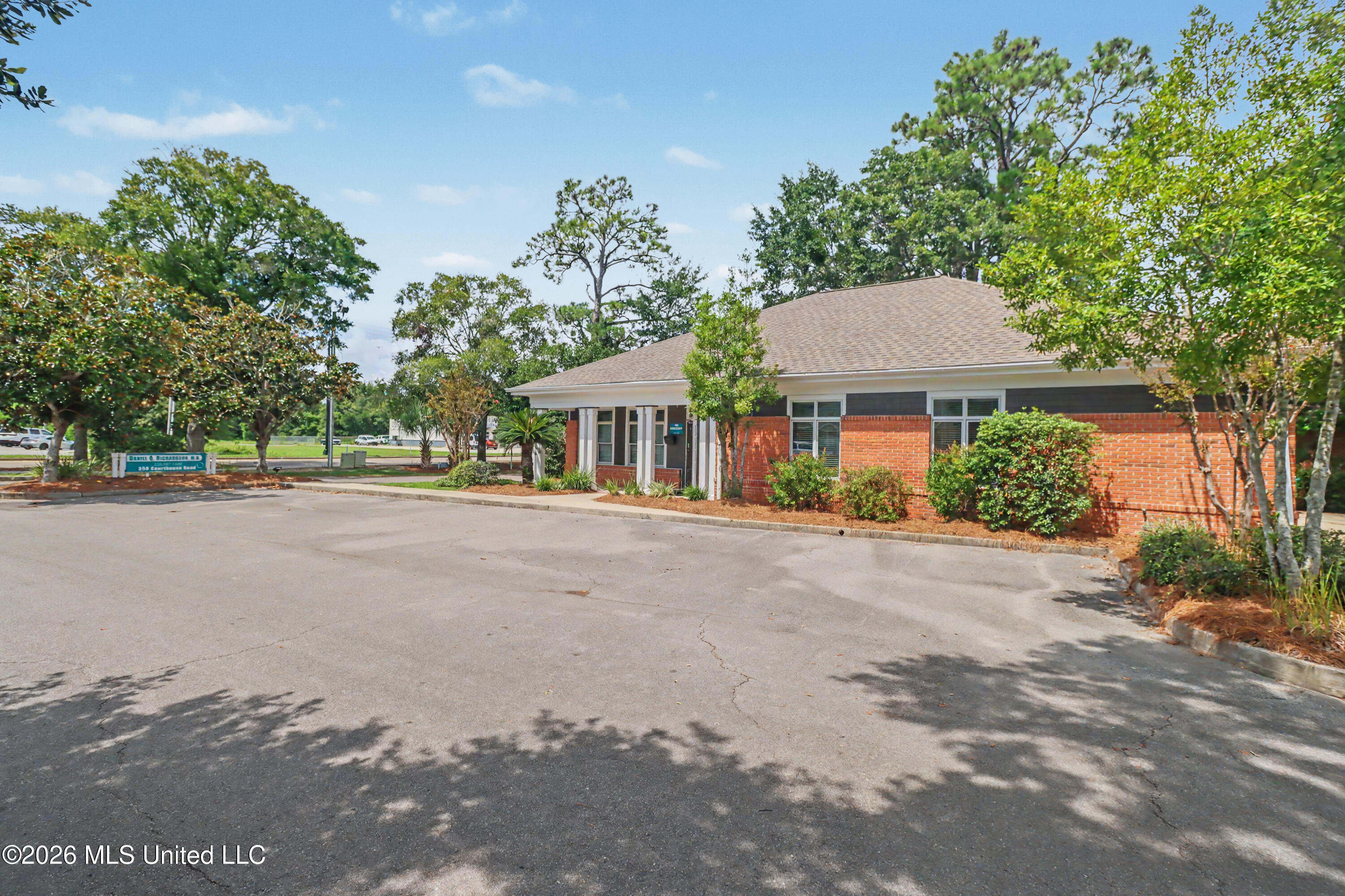 390 Courthouse Road Property Photo 3