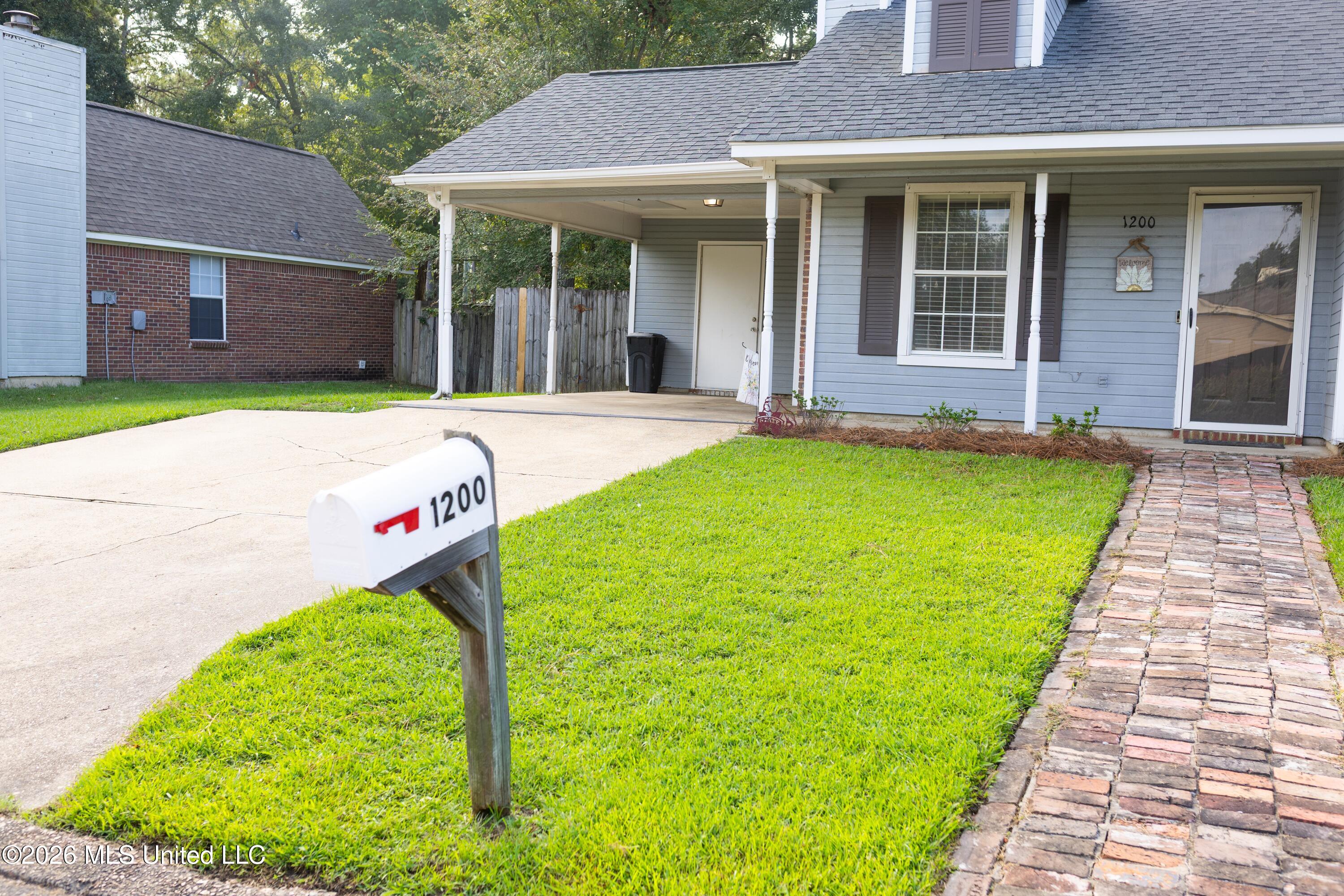 1200 Barnett Bend Circle Property Photo 3