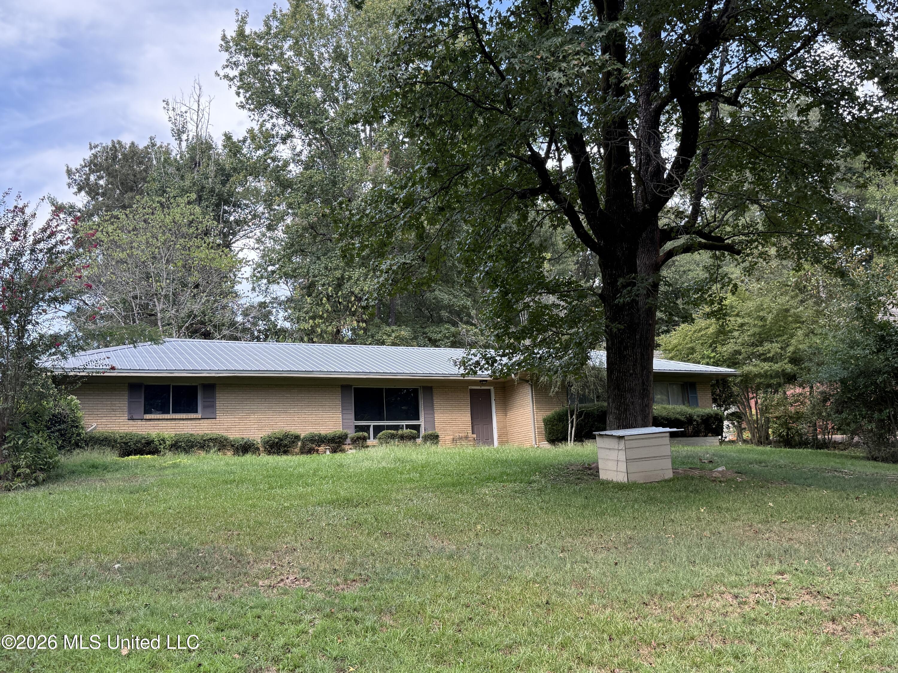 130 Rochelle Drive Property Photo 1