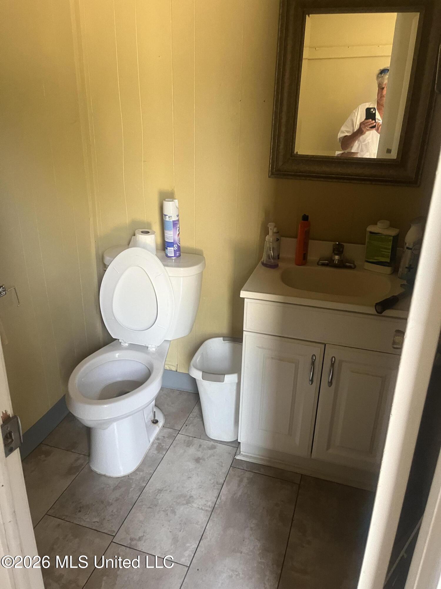 4135 W Northside Drive Property Photo 2