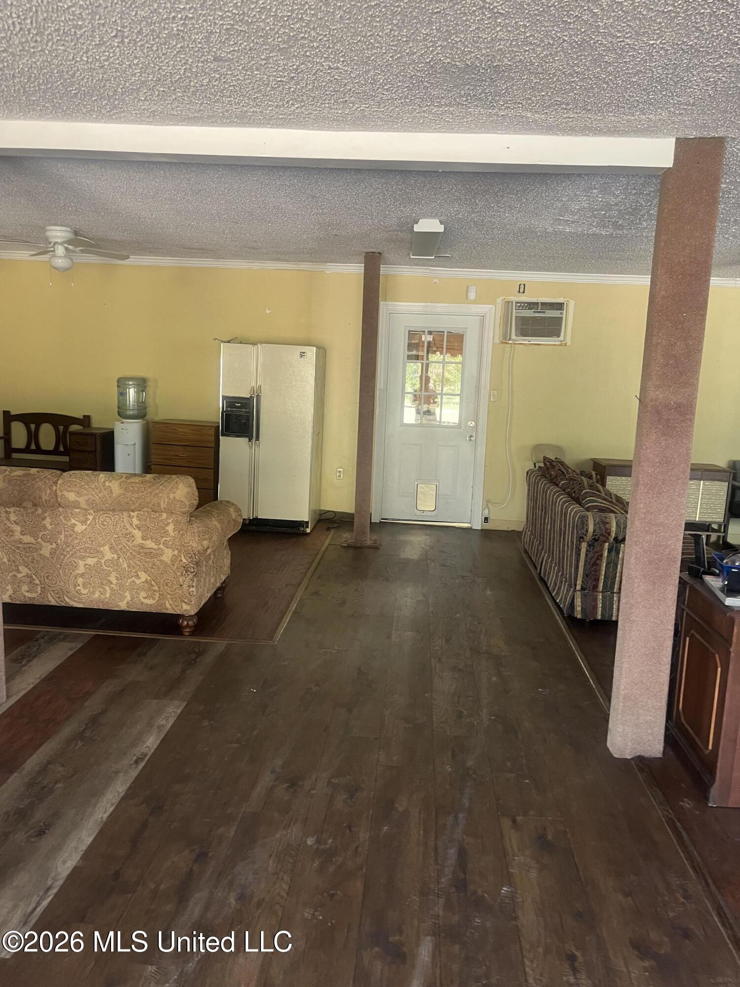 4135 W Northside Drive Property Photo 6