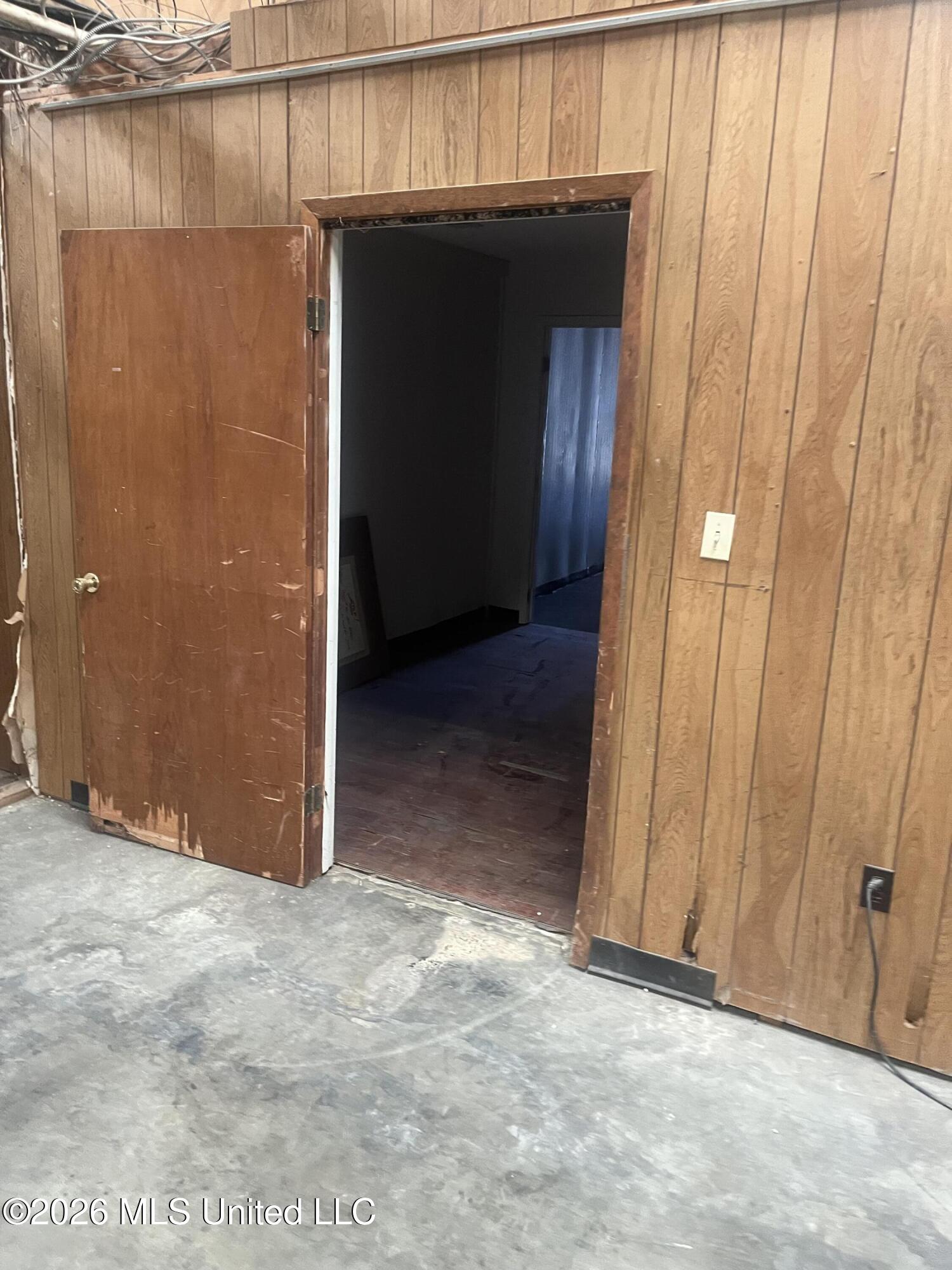 4135 W Northside Drive Property Photo 14