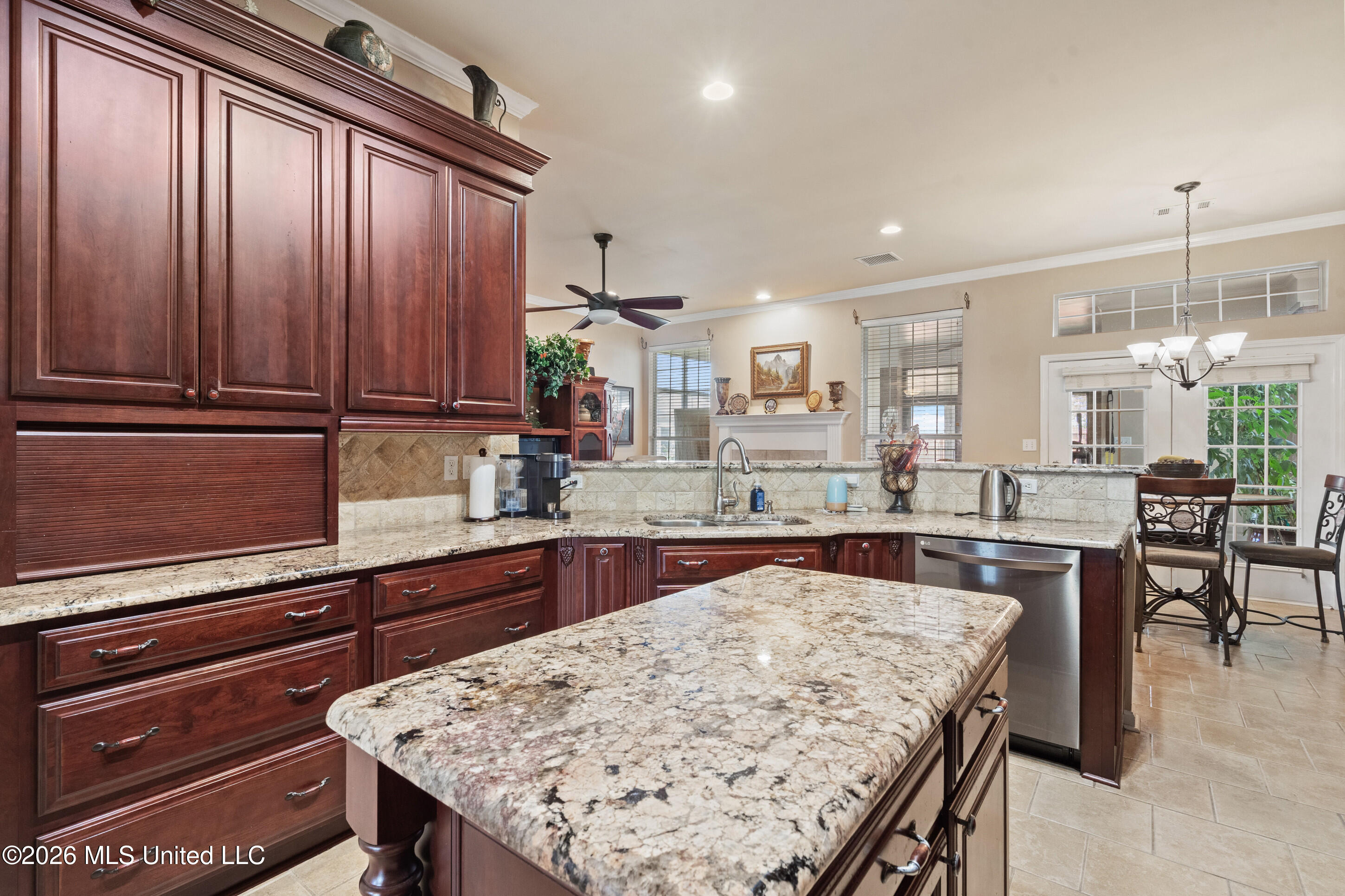 788 Sapphire Avenue Property Photo 3