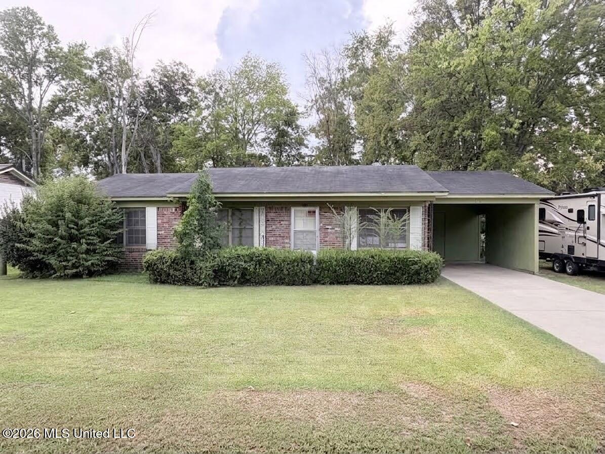 212 N Willow Drive Property Photo 1