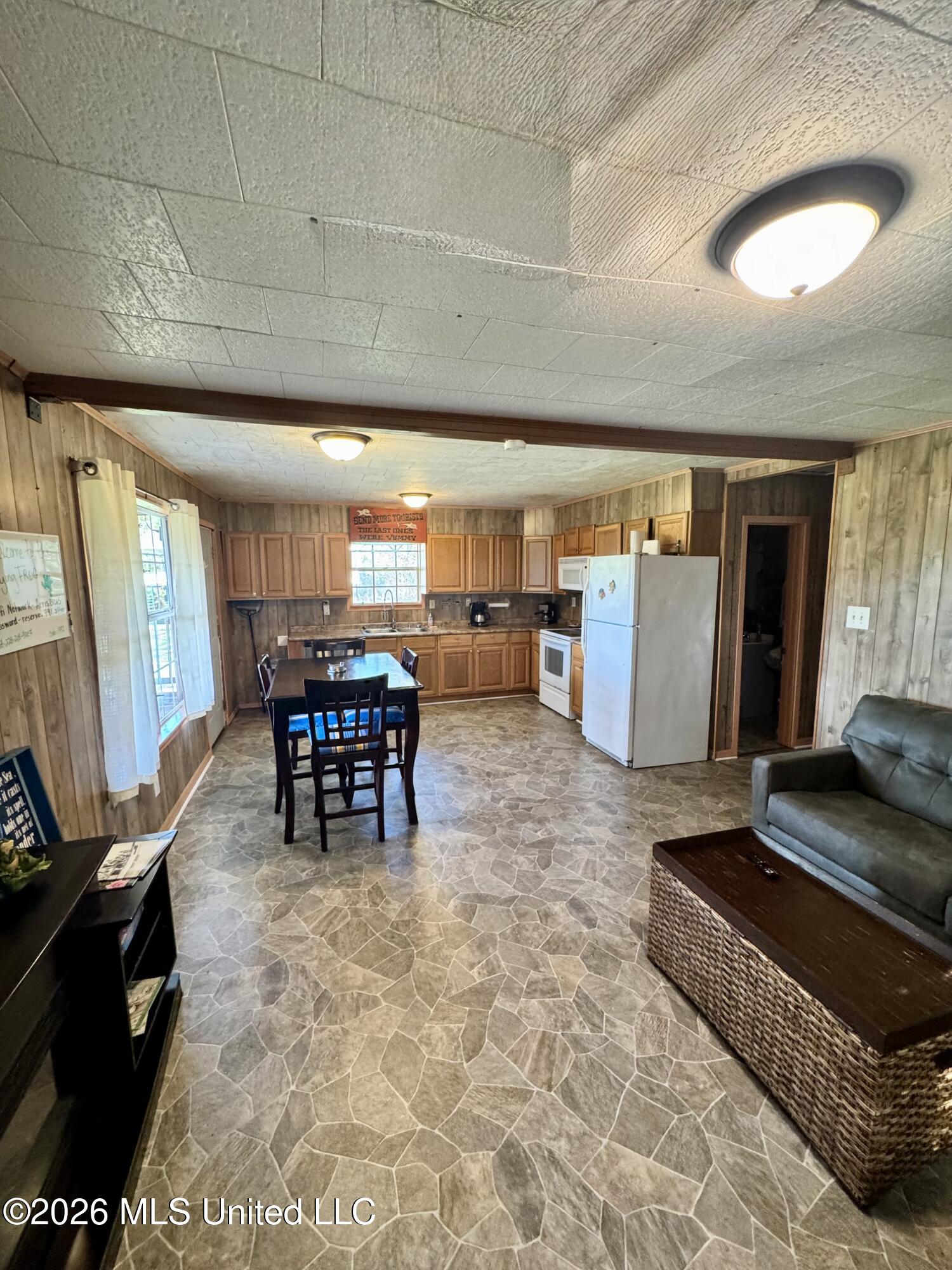 8409 Pickering Forrest Property Photo 15