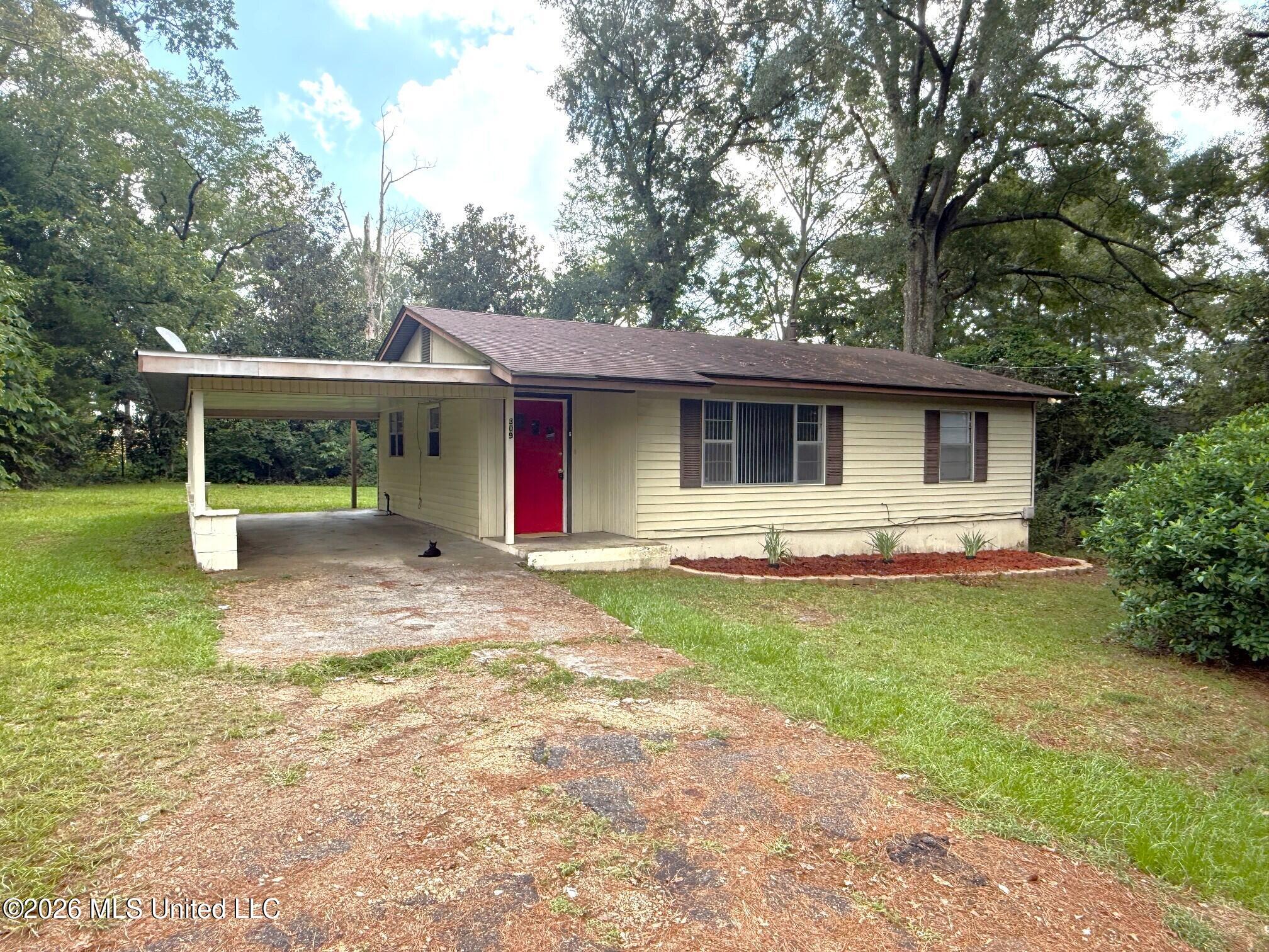 309 S West Avenue Property Photo 5