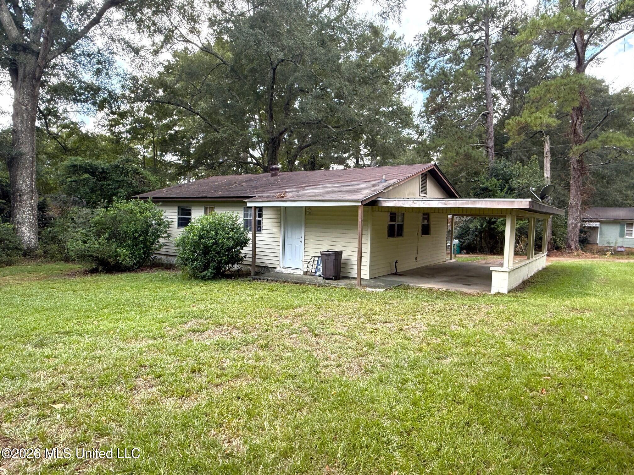 309 S West Avenue Property Photo 6